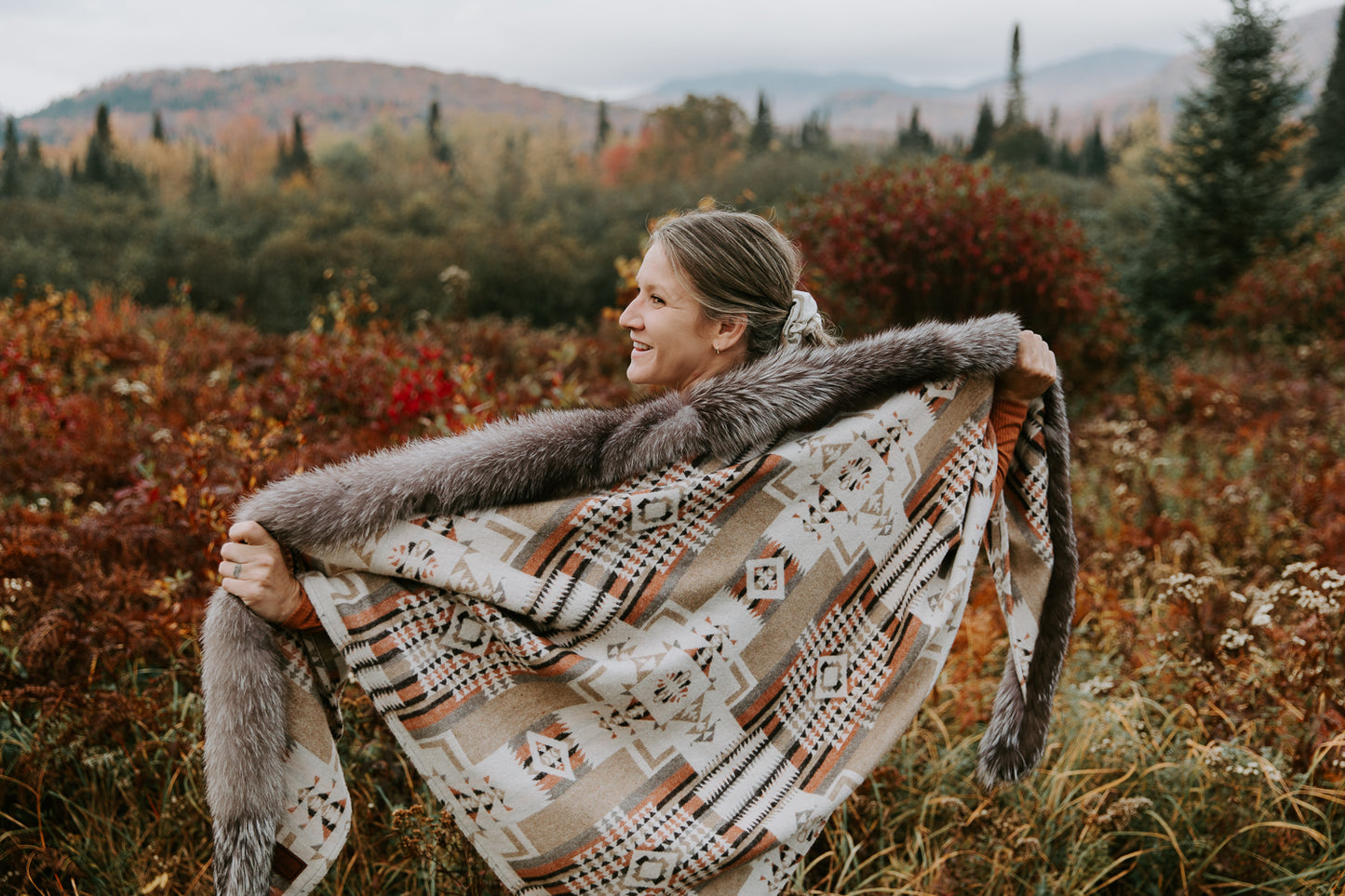 Femme-nature-boho-fourrure-reyclée-cape / Woman-nature-boho-fur-recycled-cape