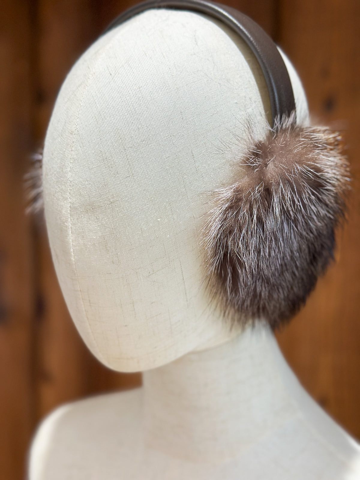 Cache-oreilles en fourrure recyclée, chat sauvage brun