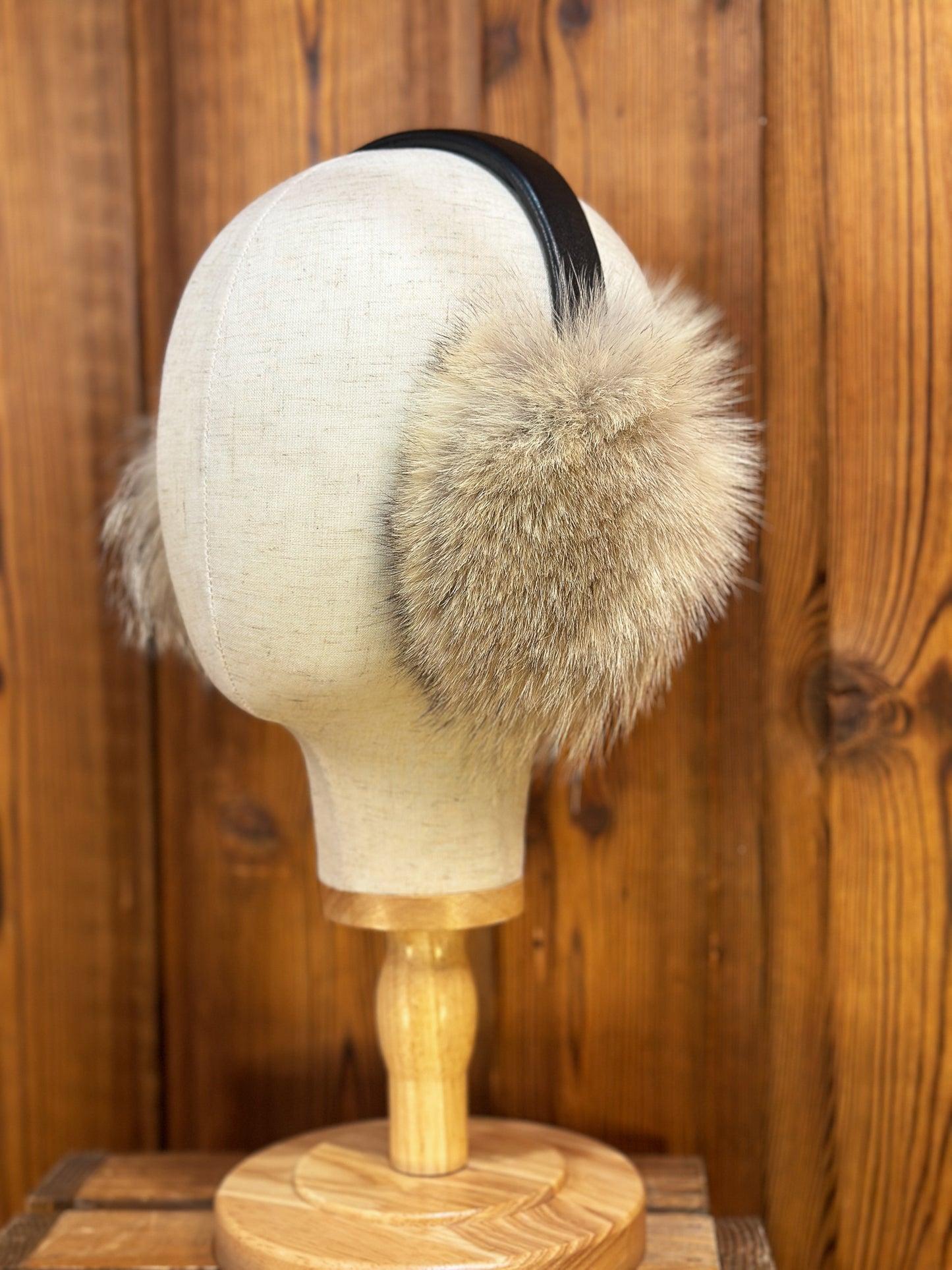 Cache-oreilles en fourrure recyclée, Coyote