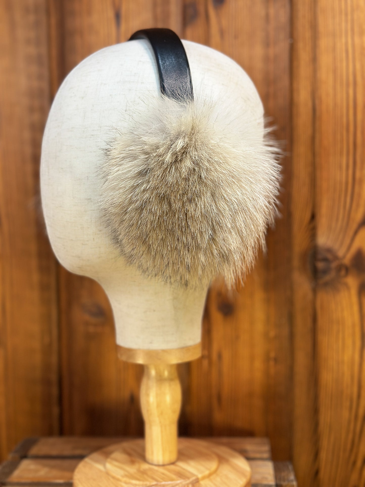 Cache-oreilles en fourrure recyclée, Coyote