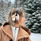 Accessoire pour femme en fourrure recyclée pour style et confort, fait à la main de matières naturelles et écoresponsable