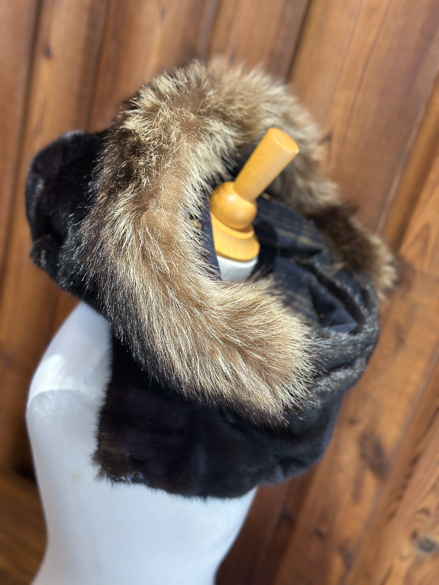 Foulard à capuchon amovible et réversible