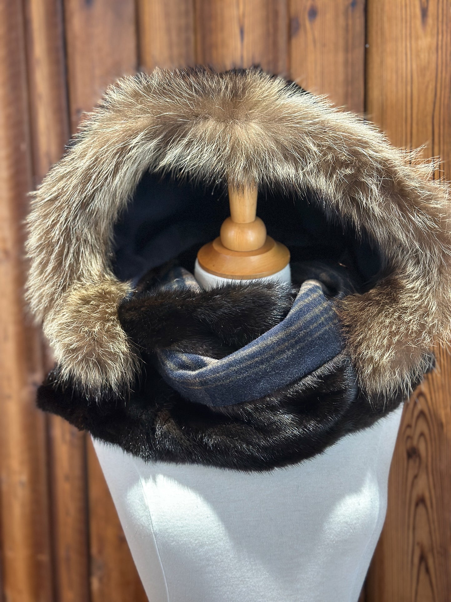 Foulard à capuchon amovible et réversible