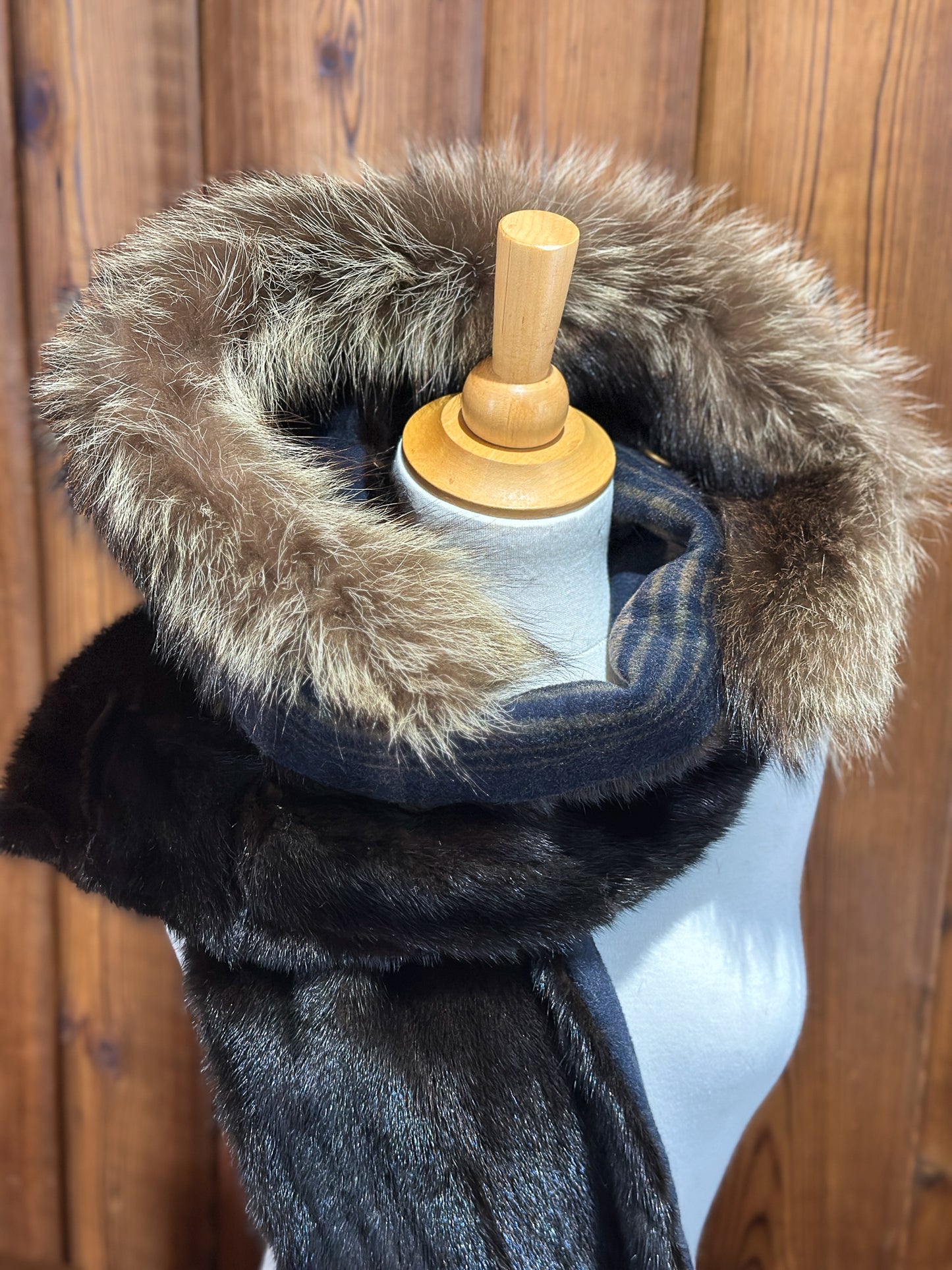 Foulard à capuchon amovible et réversible