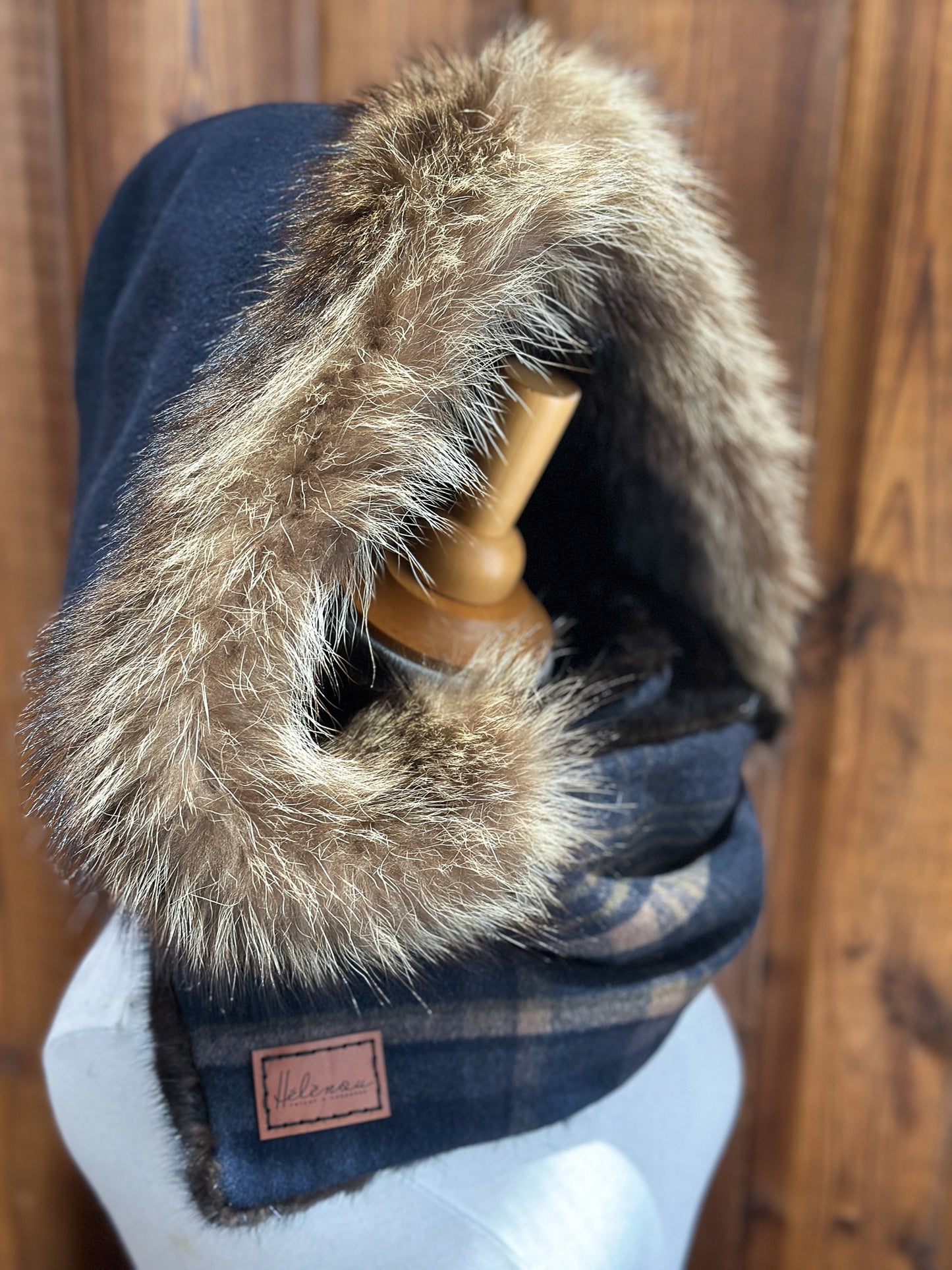 Foulard à capuchon amovible et réversible