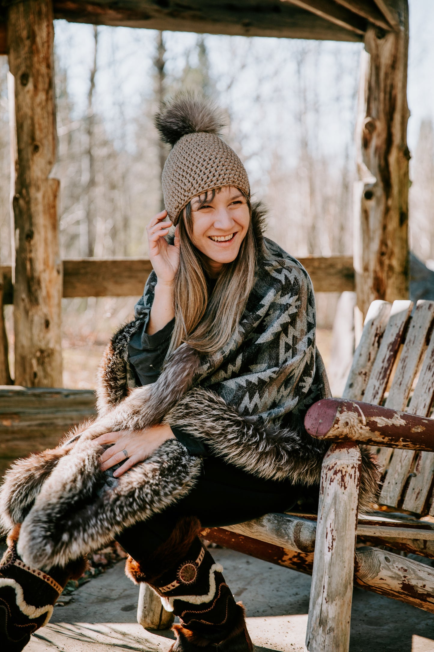 Shawl with fur