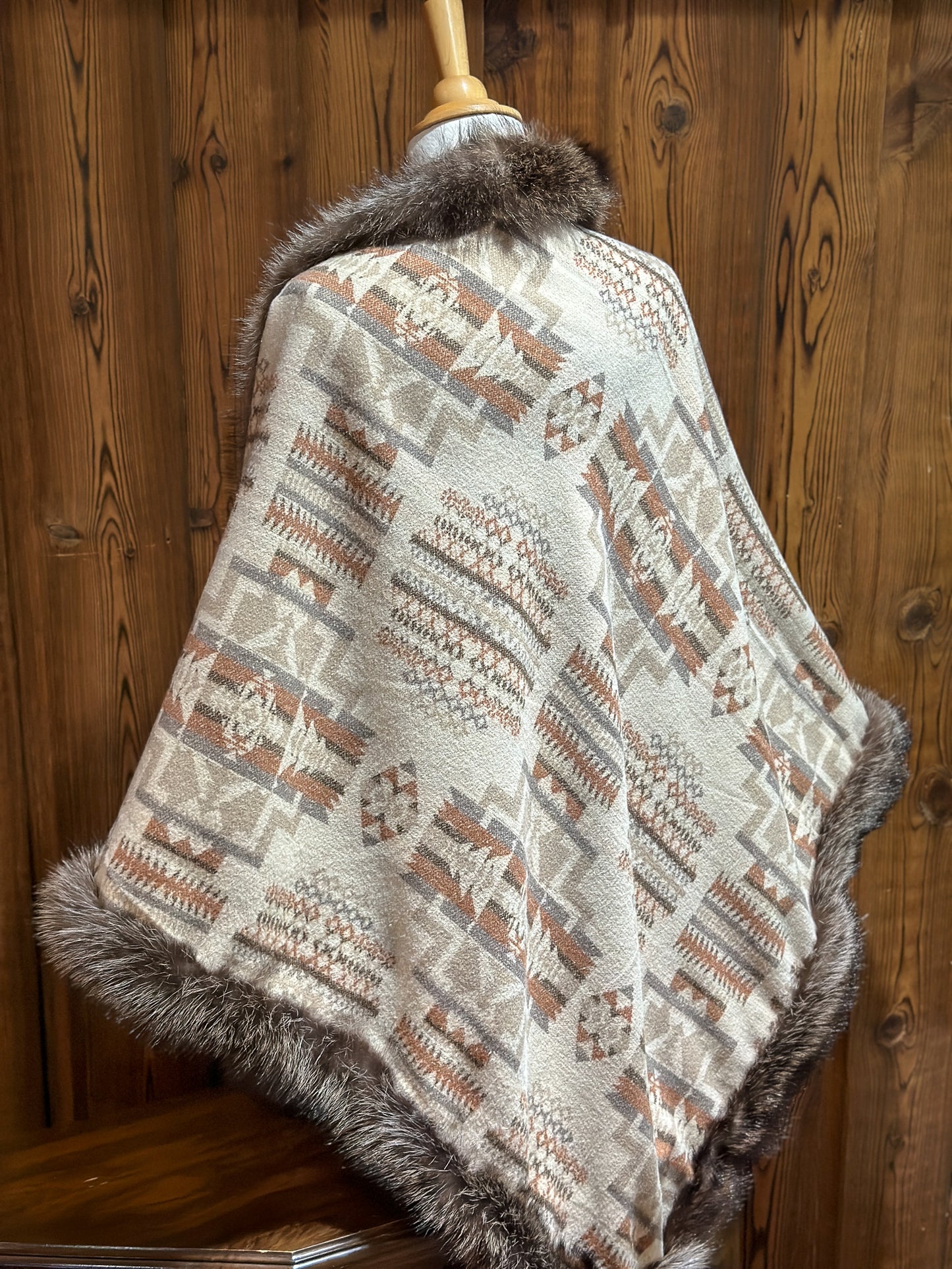 Shawl with fur