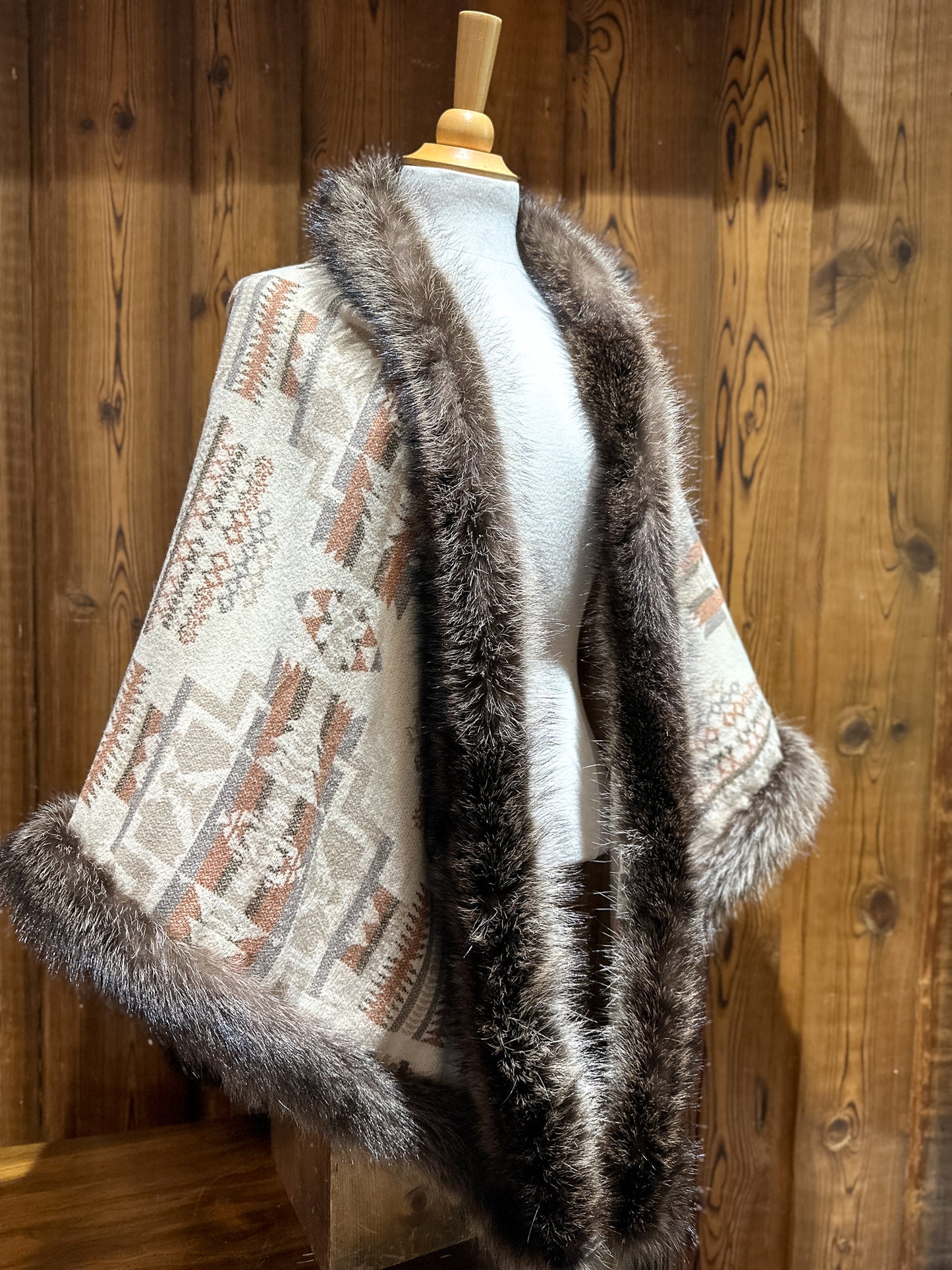 Shawl with fur