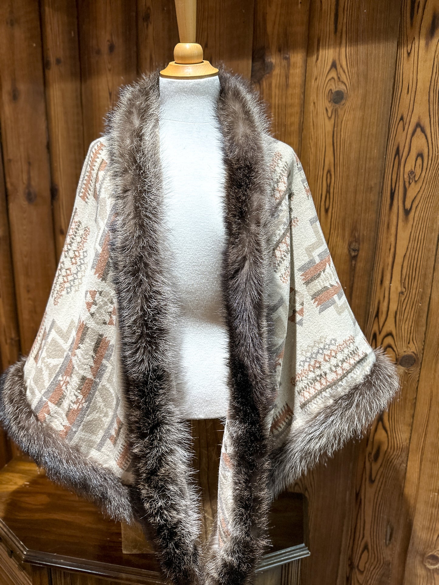 Shawl with fur