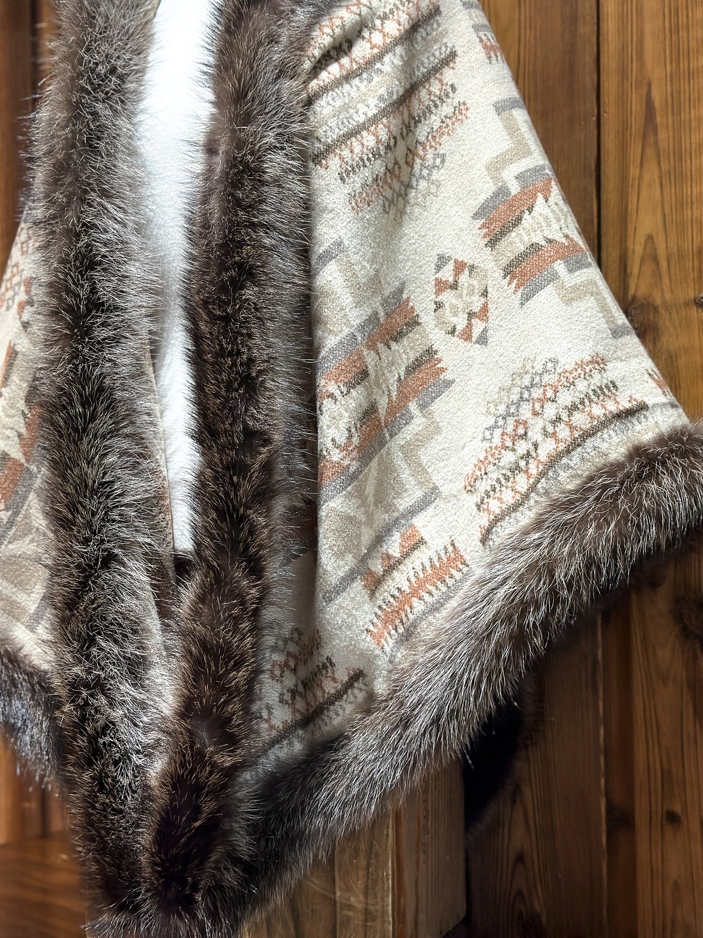 Shawl with fur