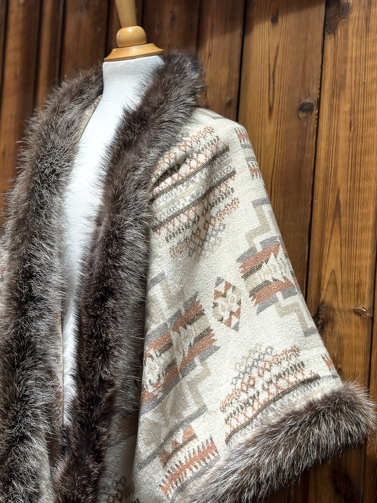 Shawl with fur