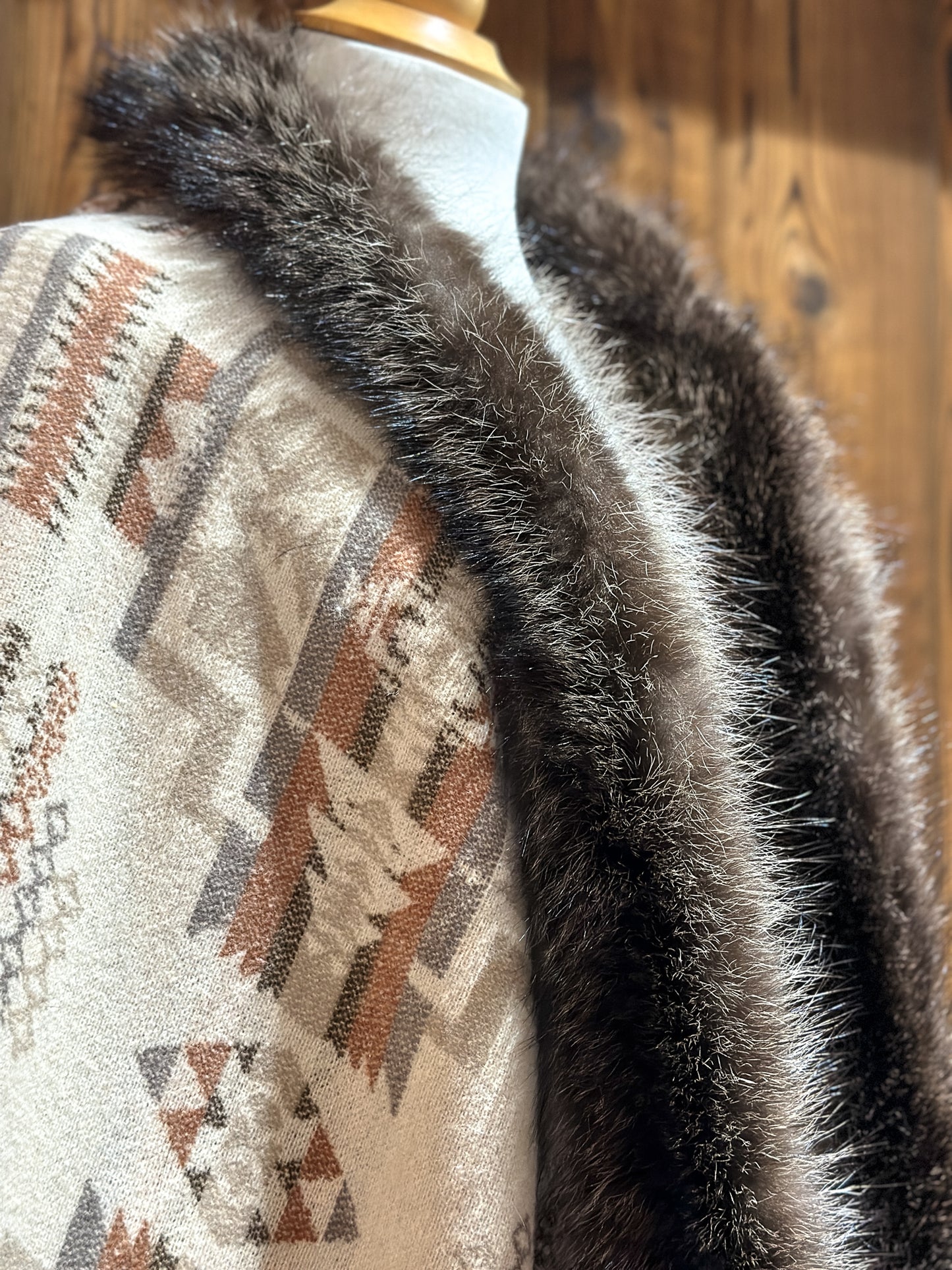 Shawl with fur