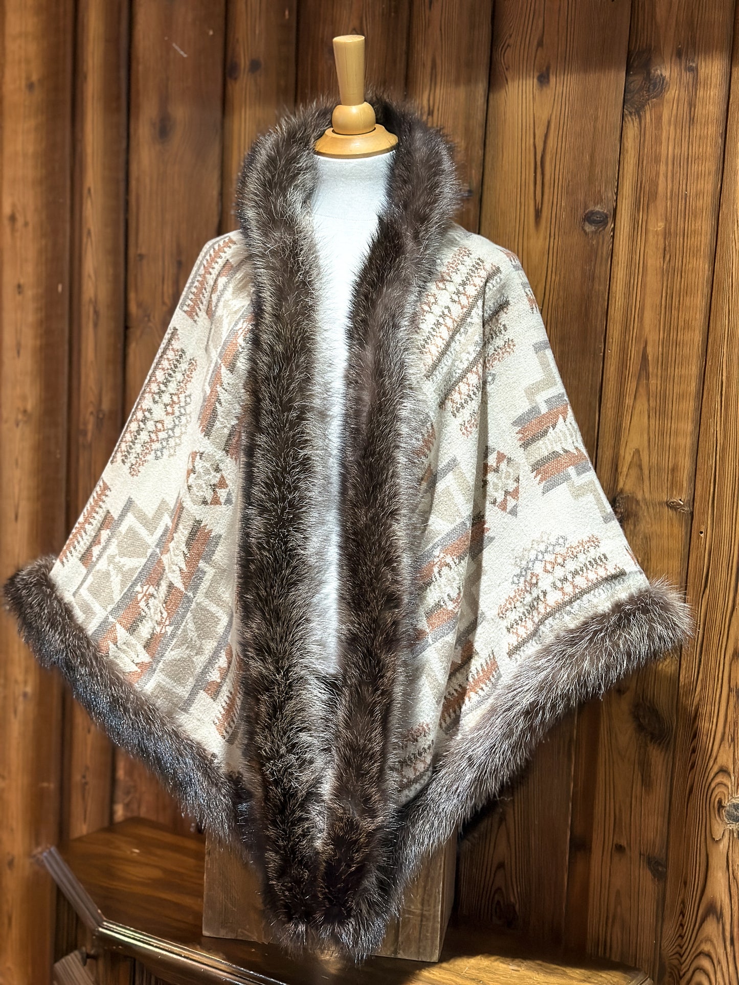 Shawl with fur