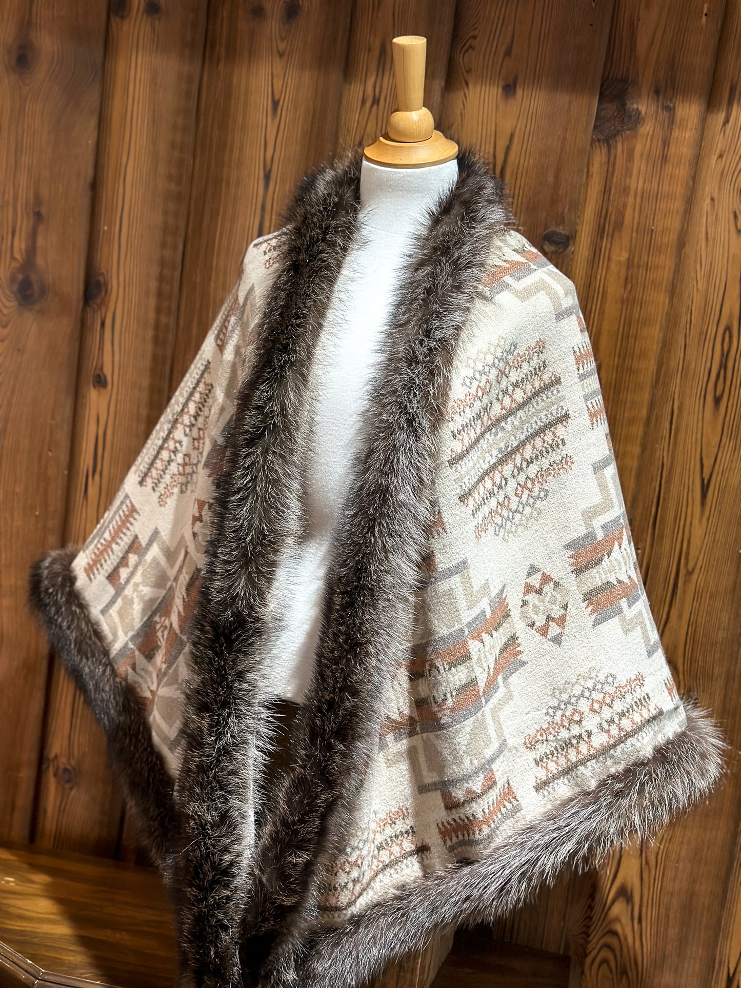 Shawl with fur