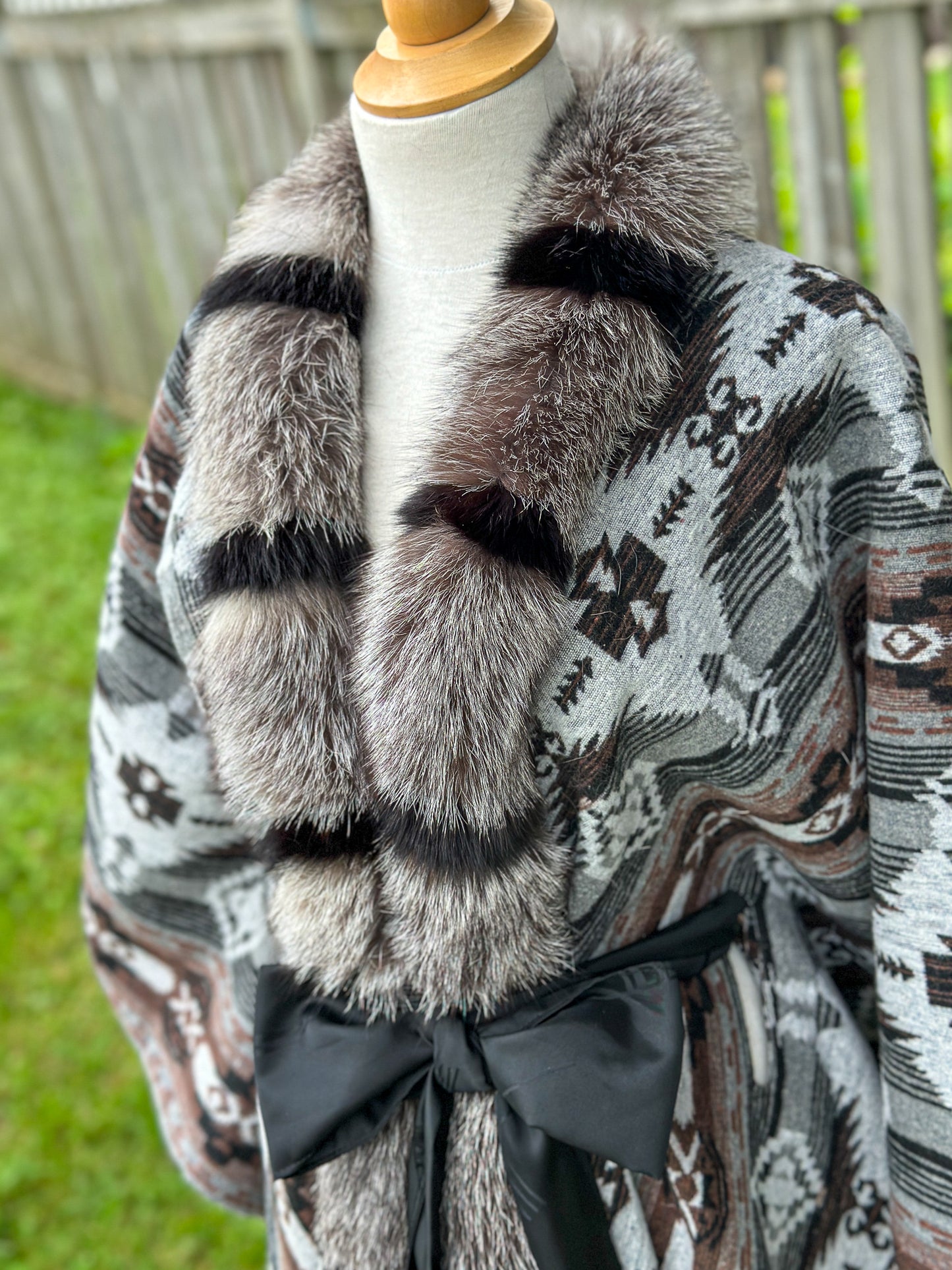 Châle couverture avec fourrure recyclée - Gris