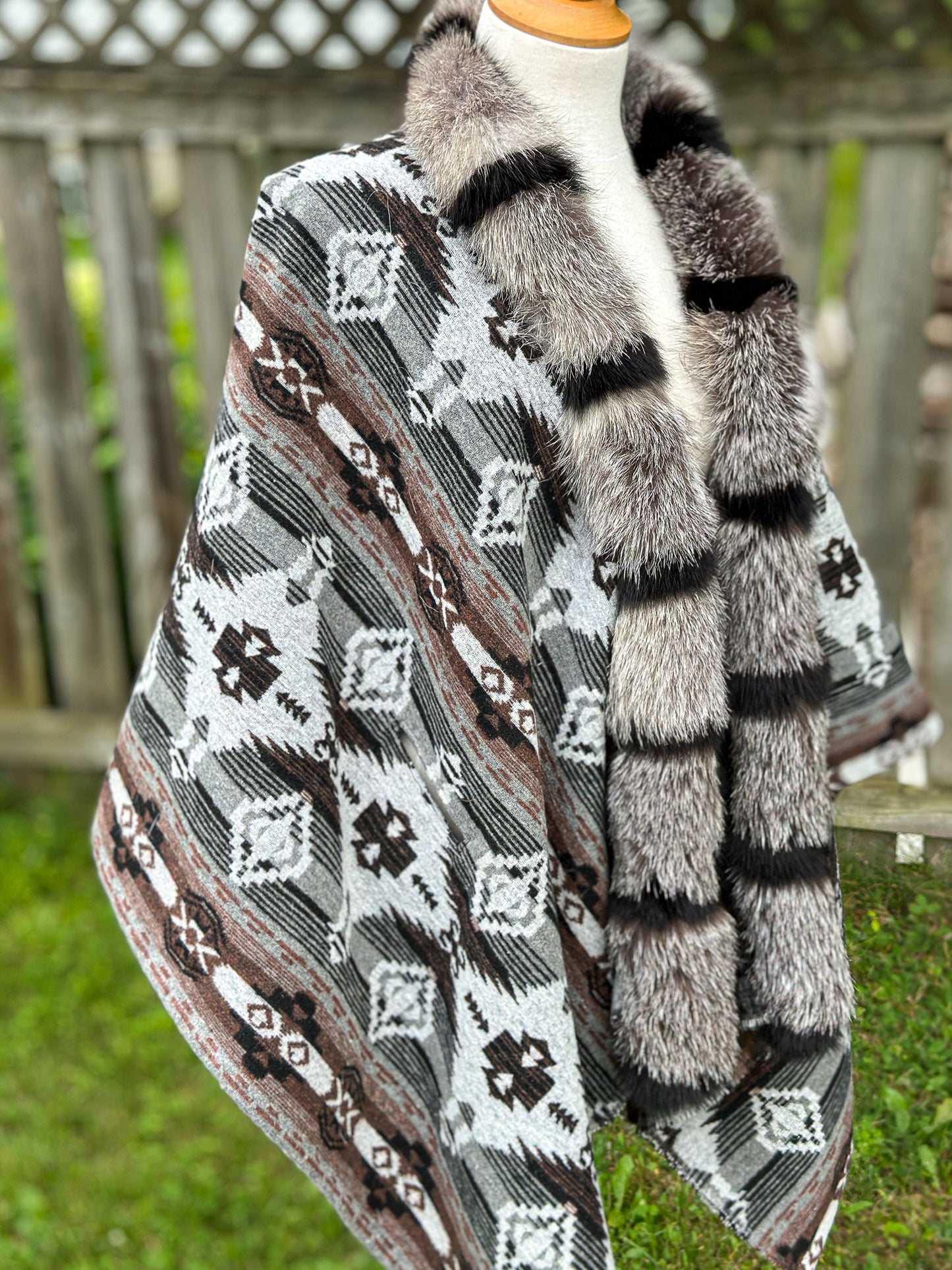 Châle couverture avec fourrure recyclée - Gris