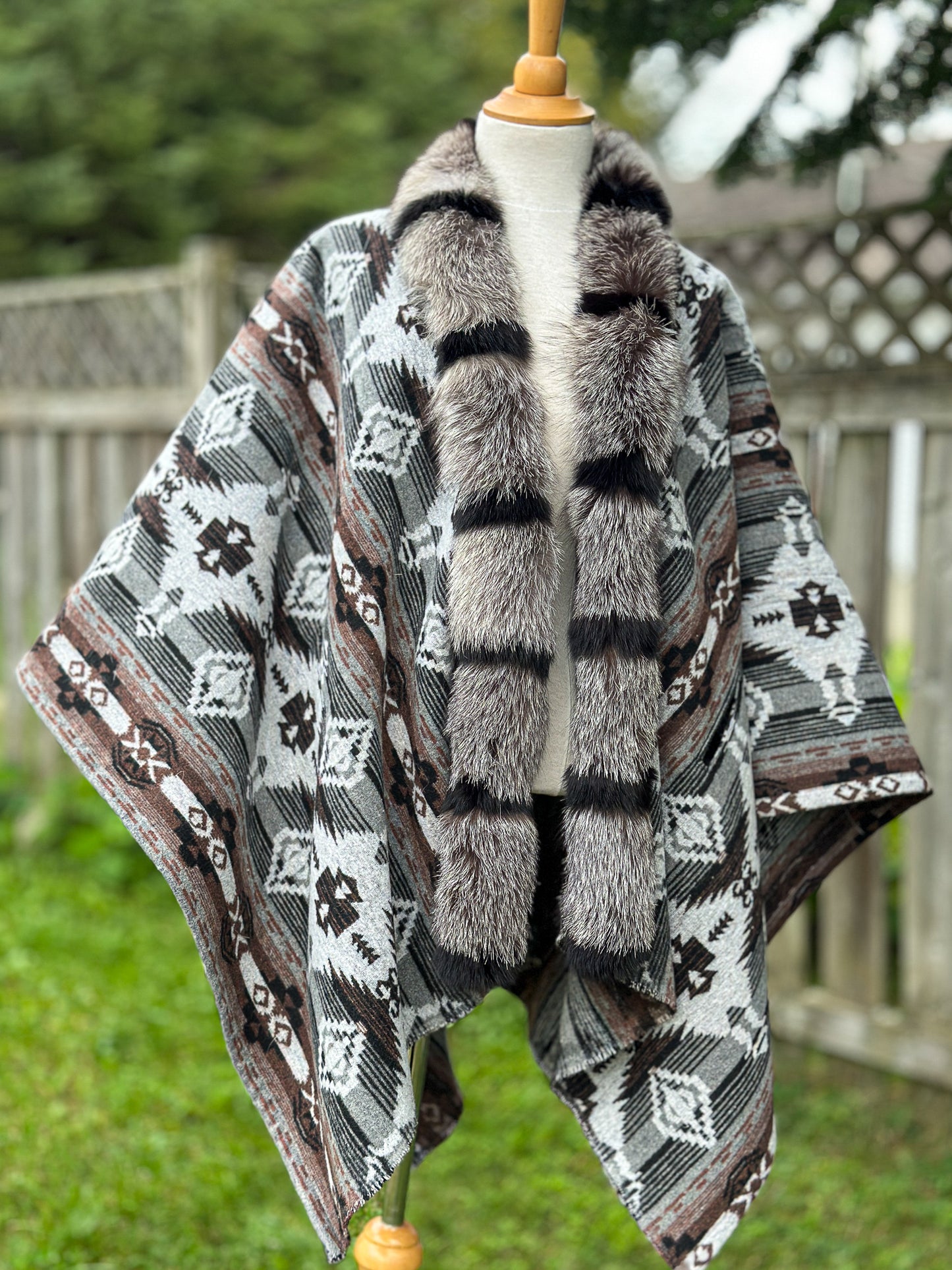 Châle couverture avec fourrure recyclée - Gris