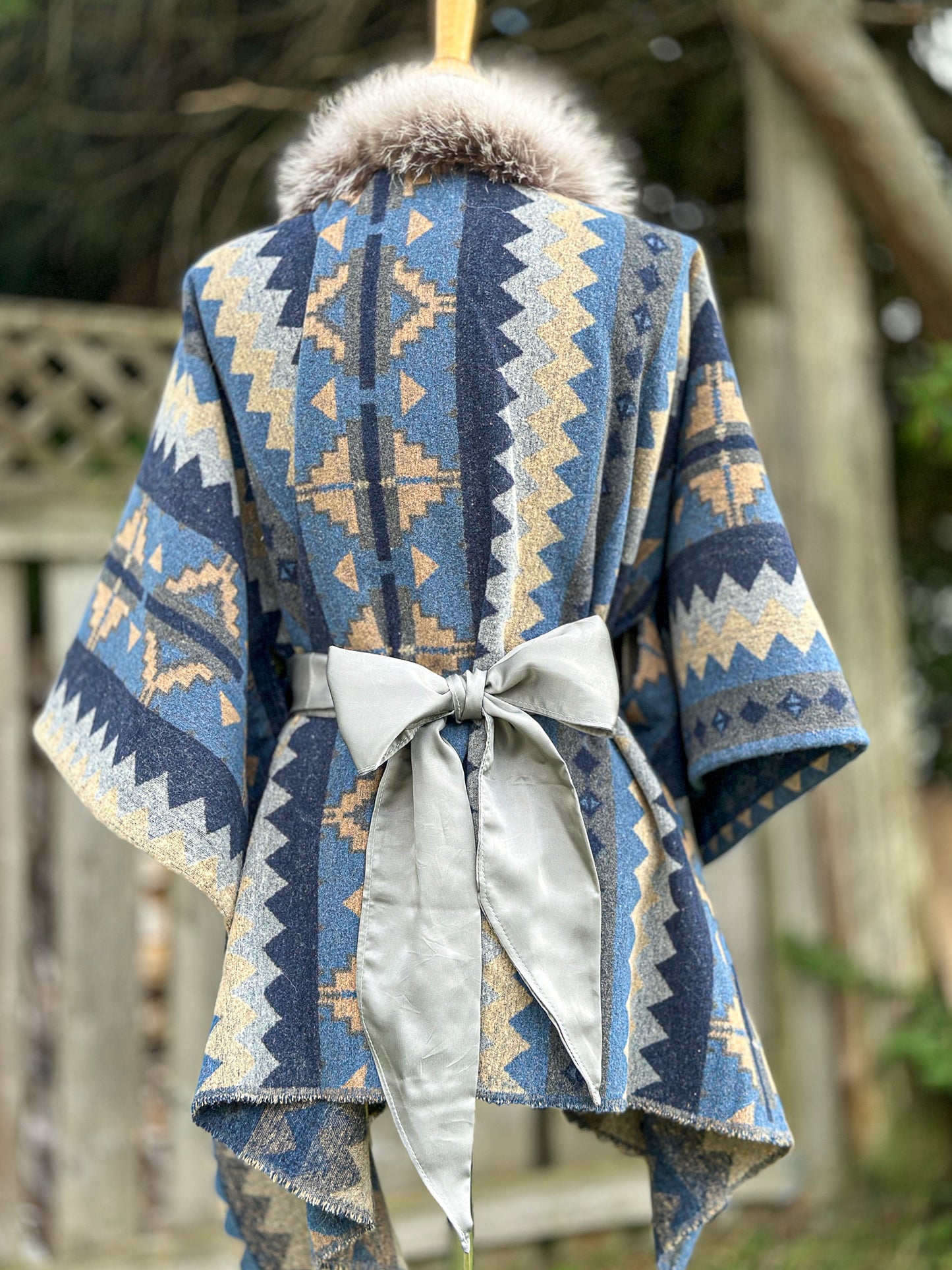 Châle-couverture avec fourrure recyclée - Bleu