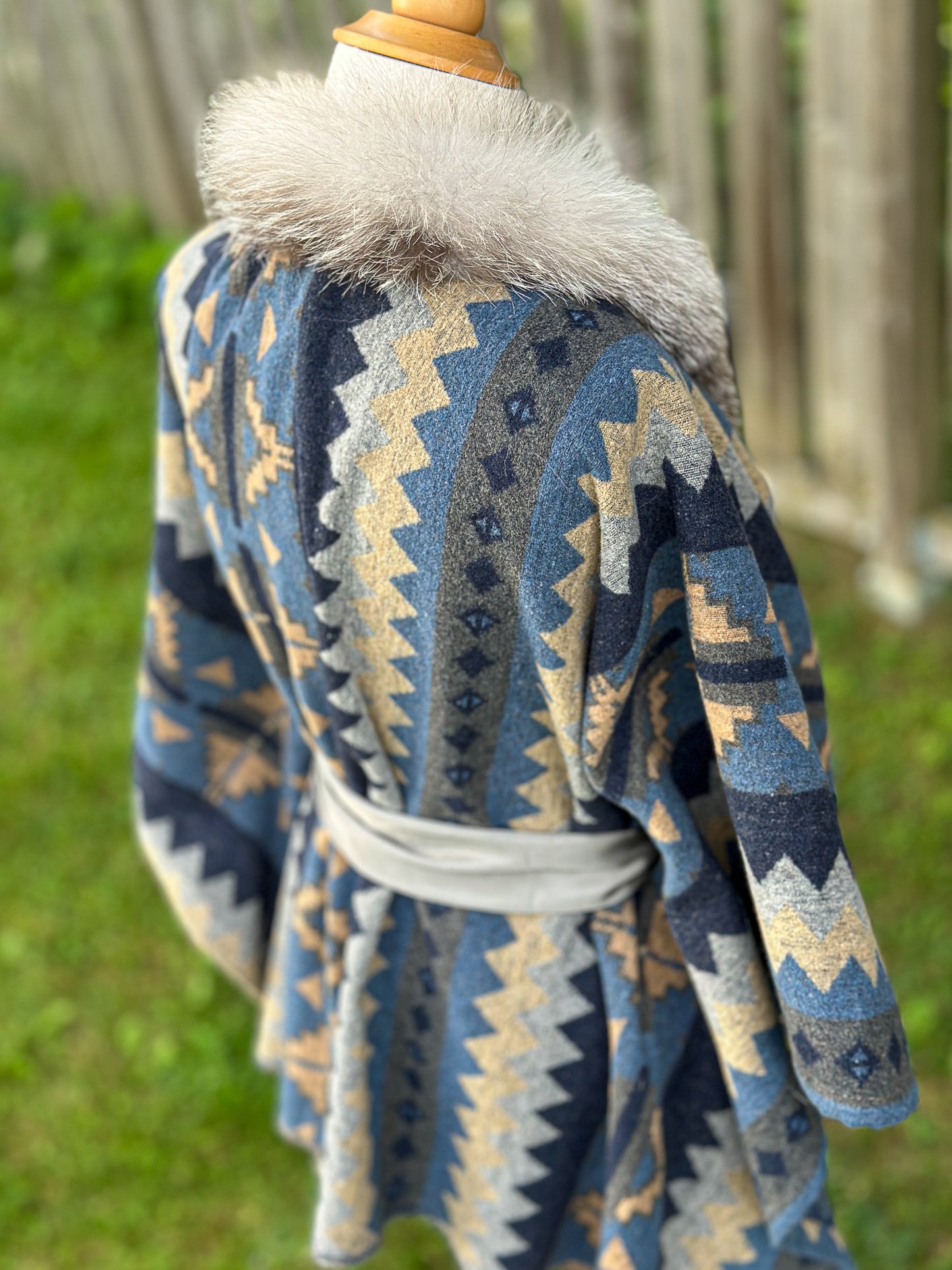 Châle-couverture avec fourrure recyclée - Bleu
