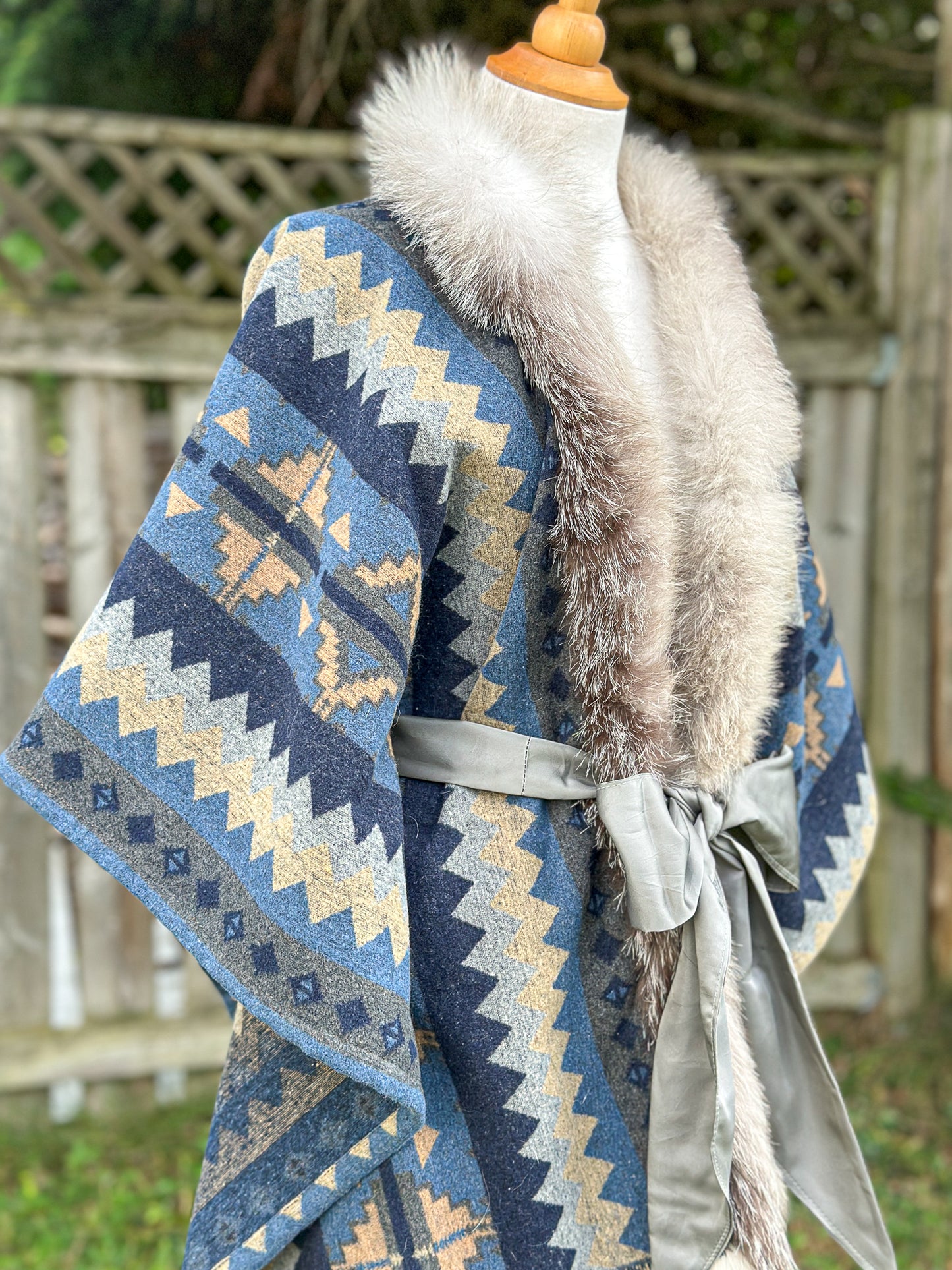 Châle-couverture avec fourrure recyclée - Bleu