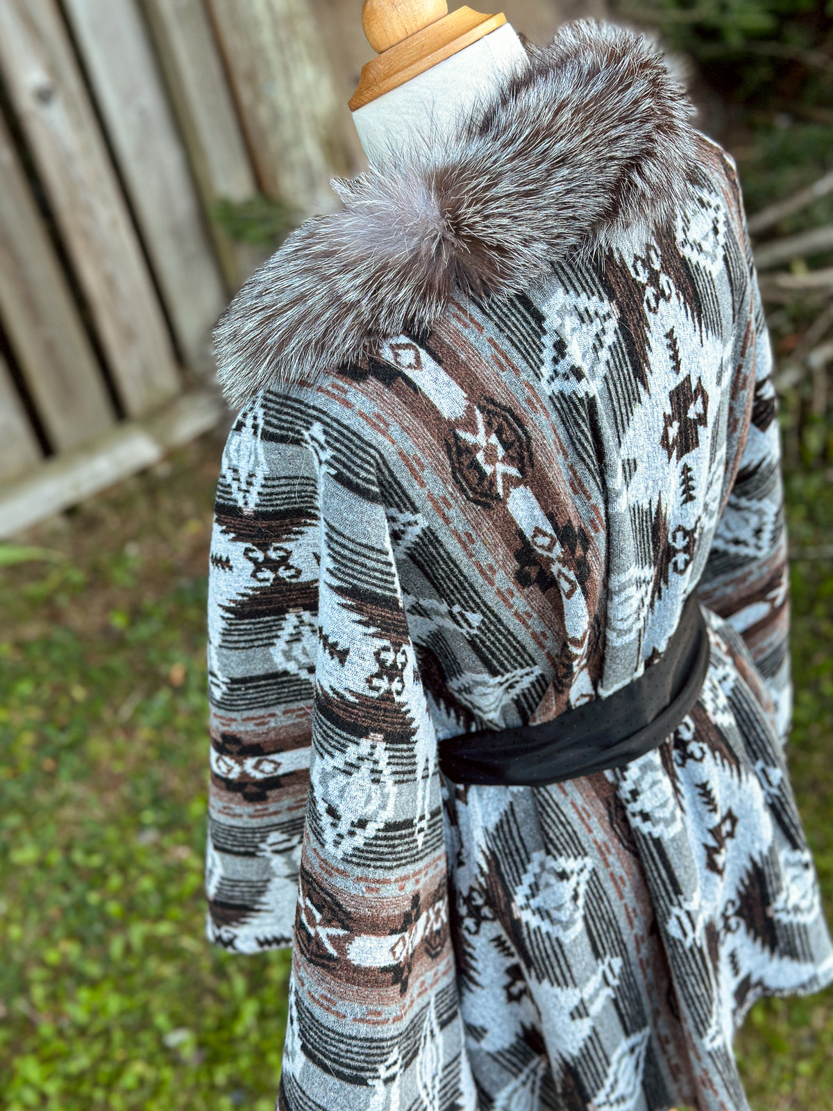 Châle couverture avec fourrure recyclée - Noir et gris