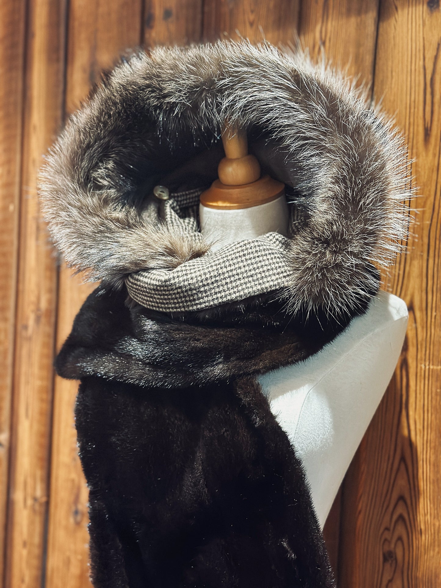 Foulard à capuchon amovible et réversible