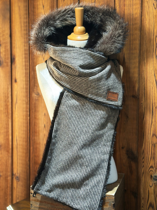 Foulard à capuchon amovible et réversible