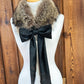 Col en fourrure recyclée avec une boucle de satin