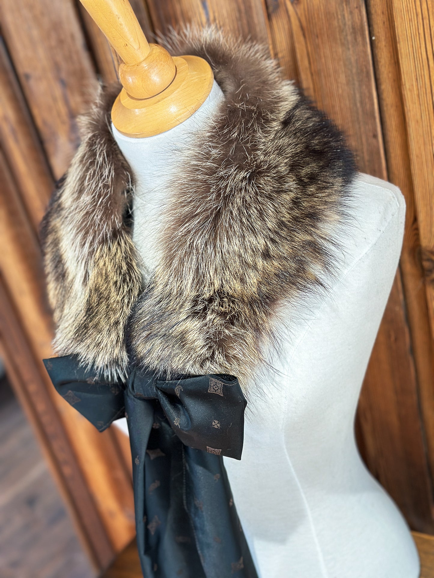 Foulard tout en fourrure avec boucle