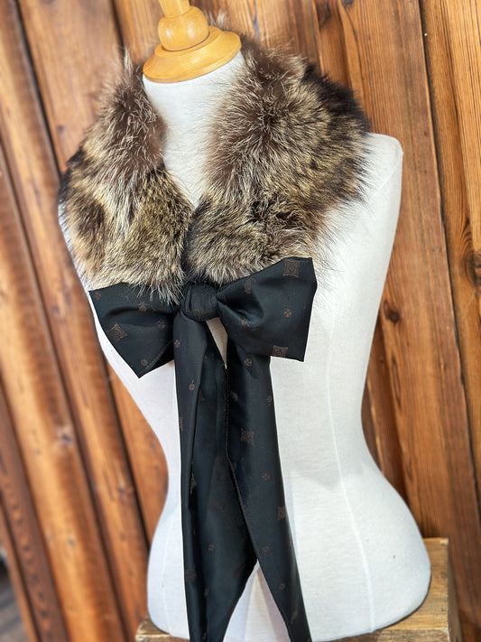 Foulard tout en fourrure avec boucle