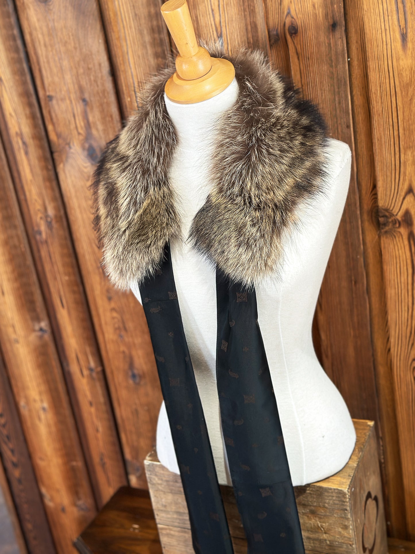 Foulard tout en fourrure avec boucle