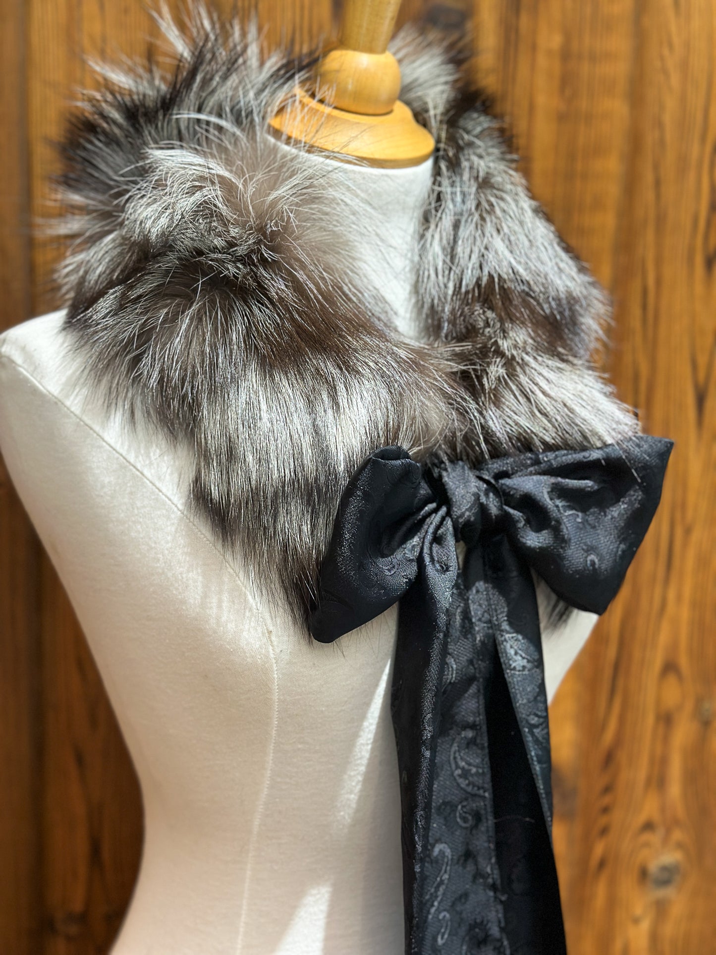 Foulard tout en fourrure avec boucle