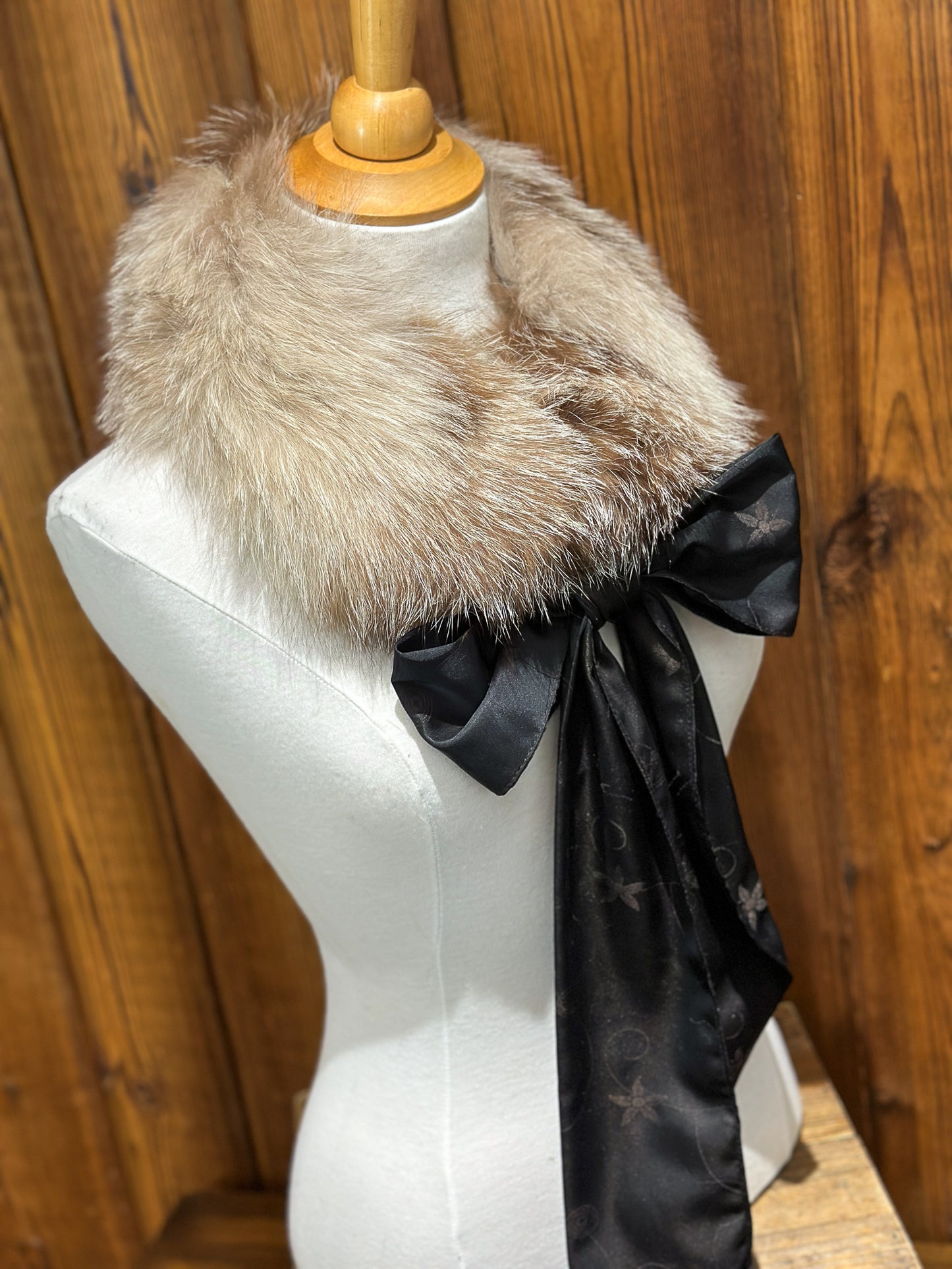 Foulard tout en fourrure avec boucle