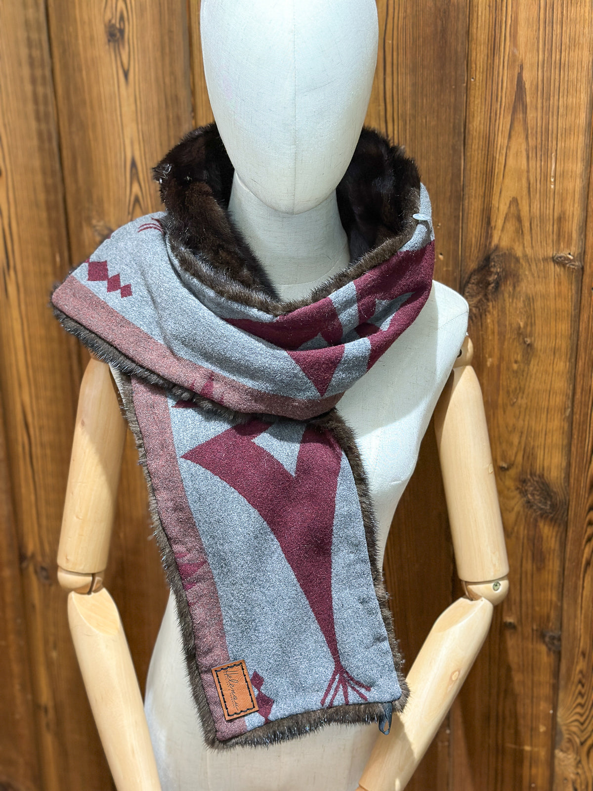 Foulard à capuchon amovible et réversible