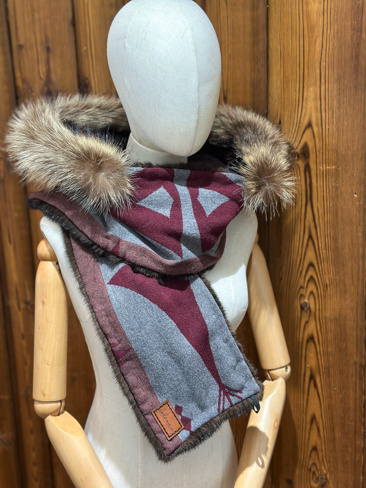 Foulard à capuchon amovible et réversible