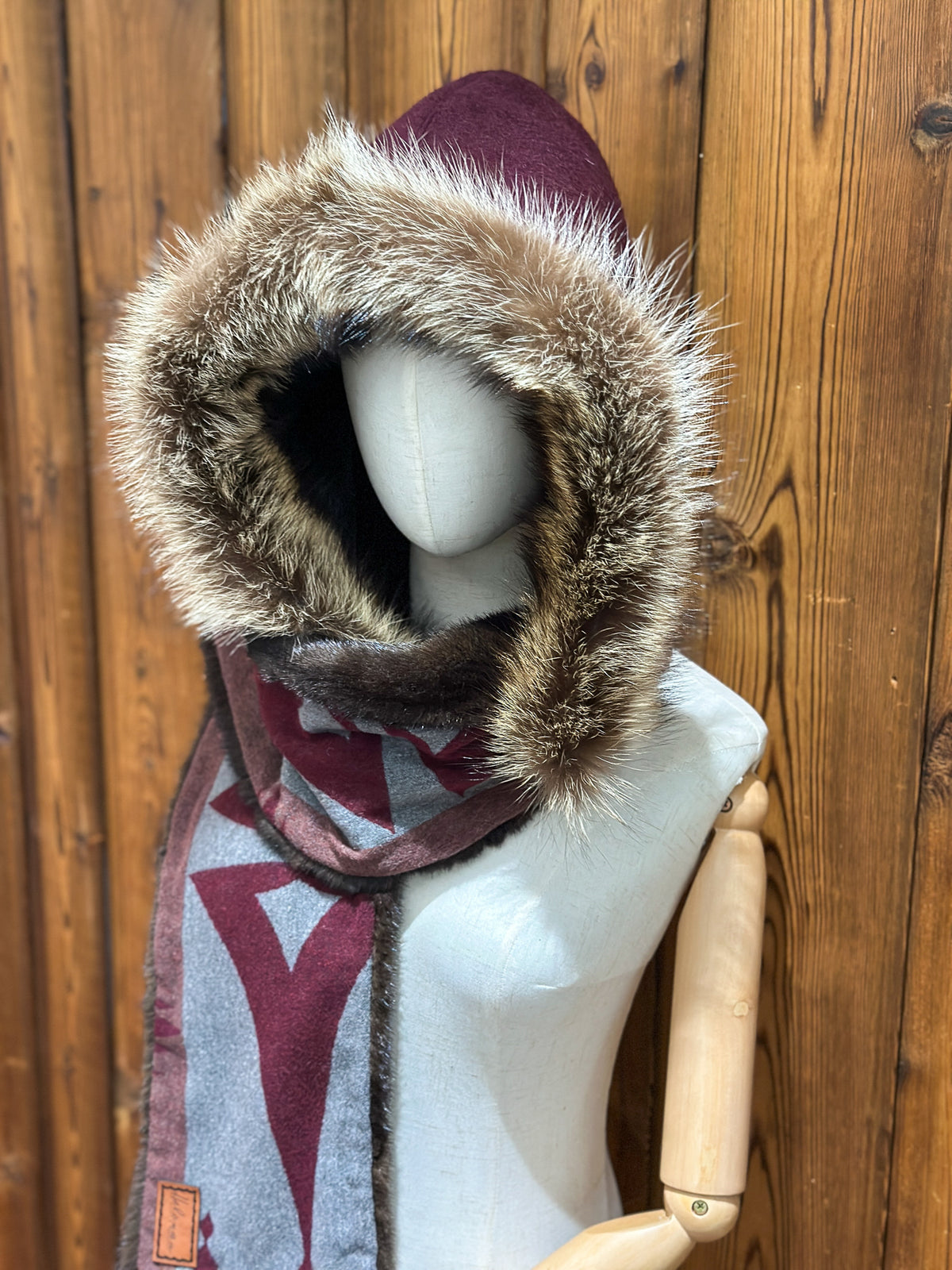 Foulard à capuchon amovible et réversible