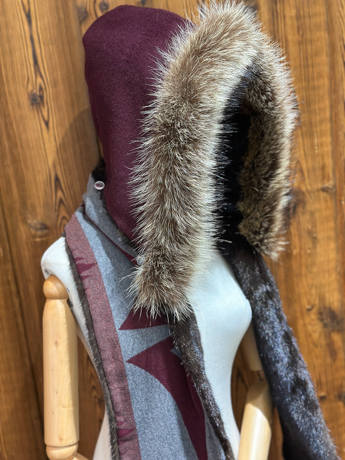 Foulard à capuchon amovible et réversible