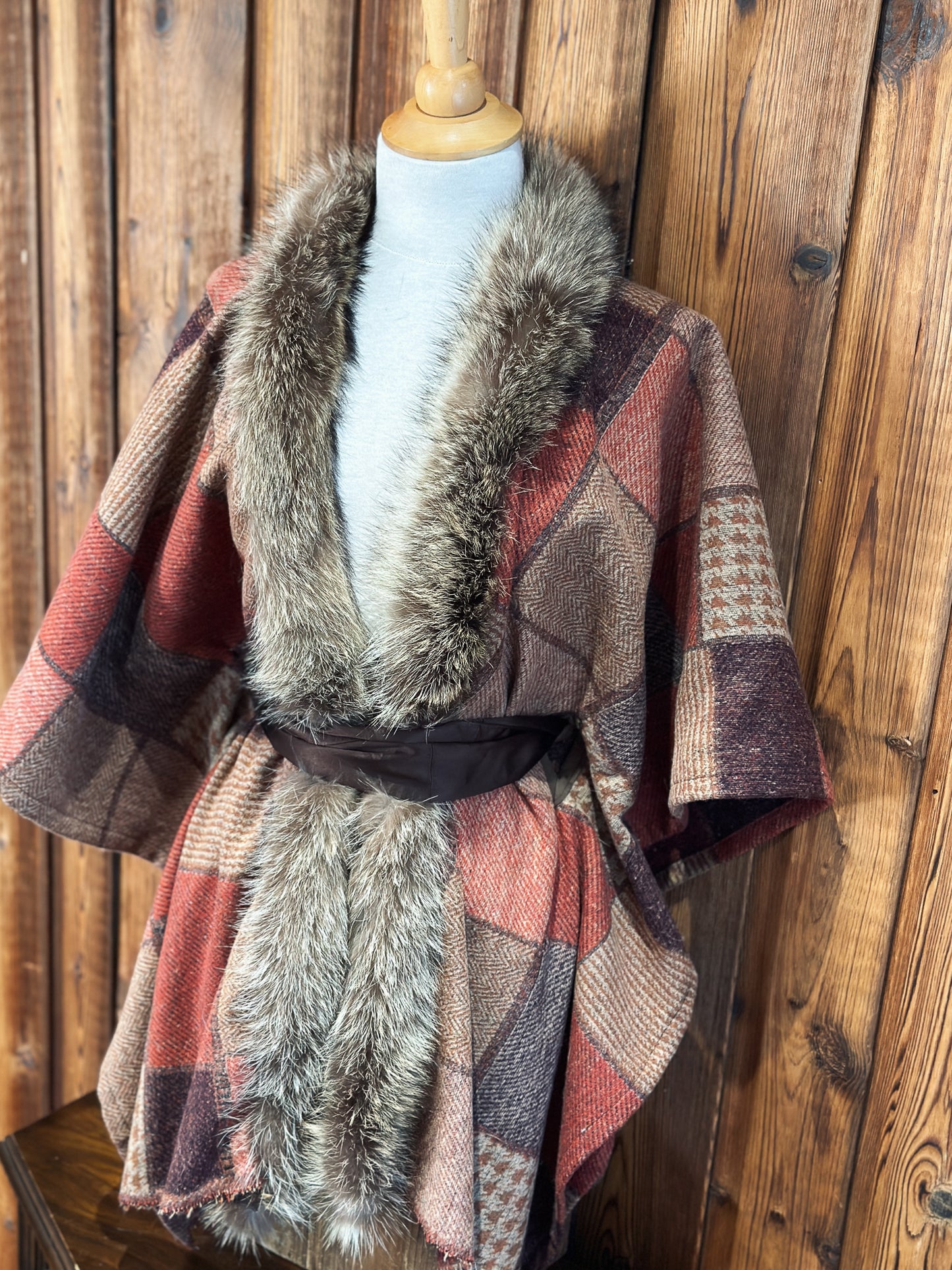 Châle-couverture avec fourrure recyclée