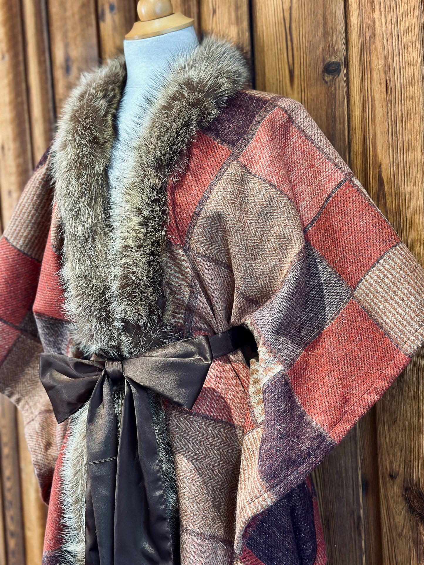 Châle-couverture avec fourrure recyclée