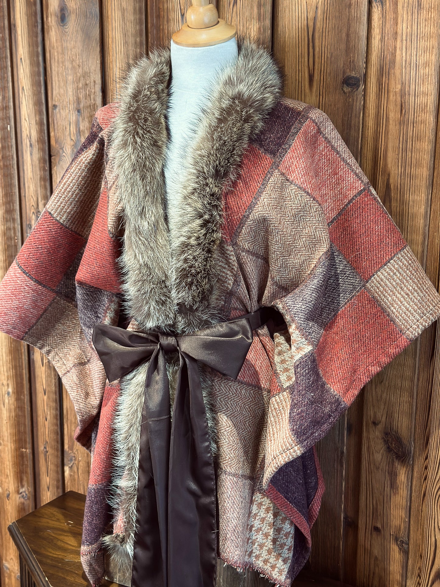 Châle-couverture avec fourrure recyclée