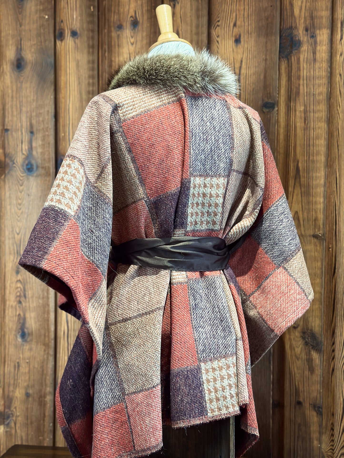 Châle-couverture avec fourrure recyclée