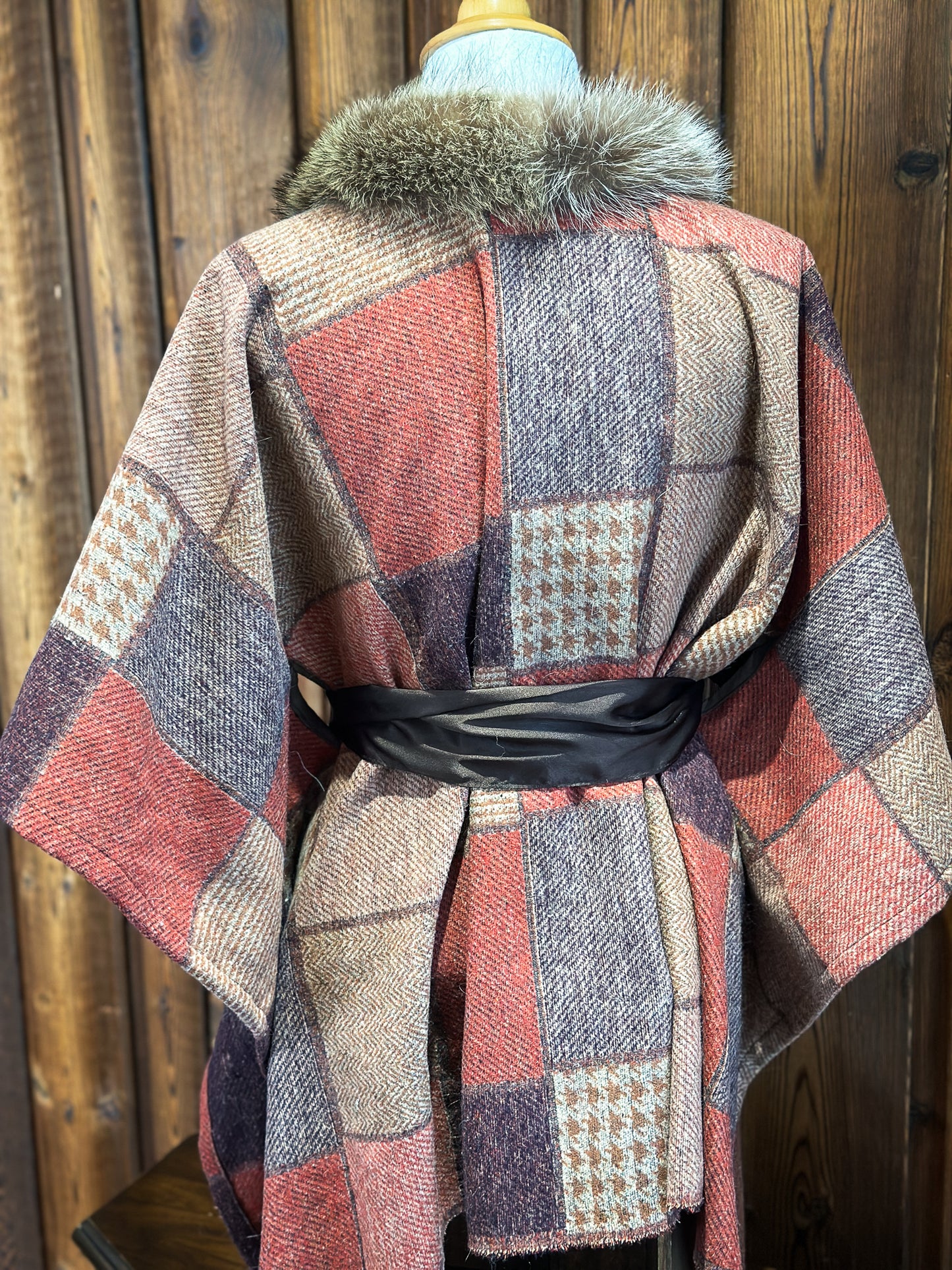 Châle-couverture avec fourrure recyclée