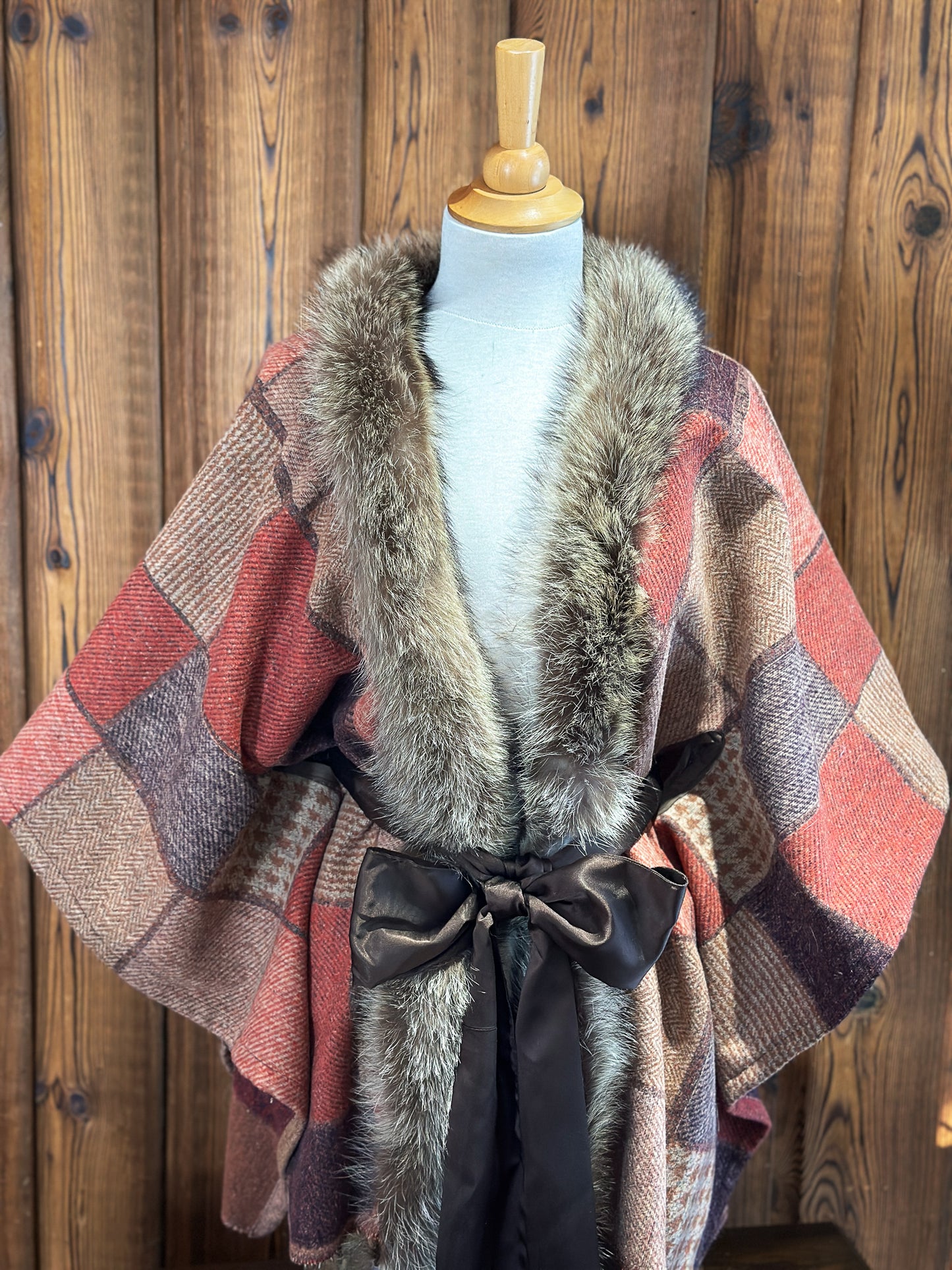 Châle-couverture avec fourrure recyclée