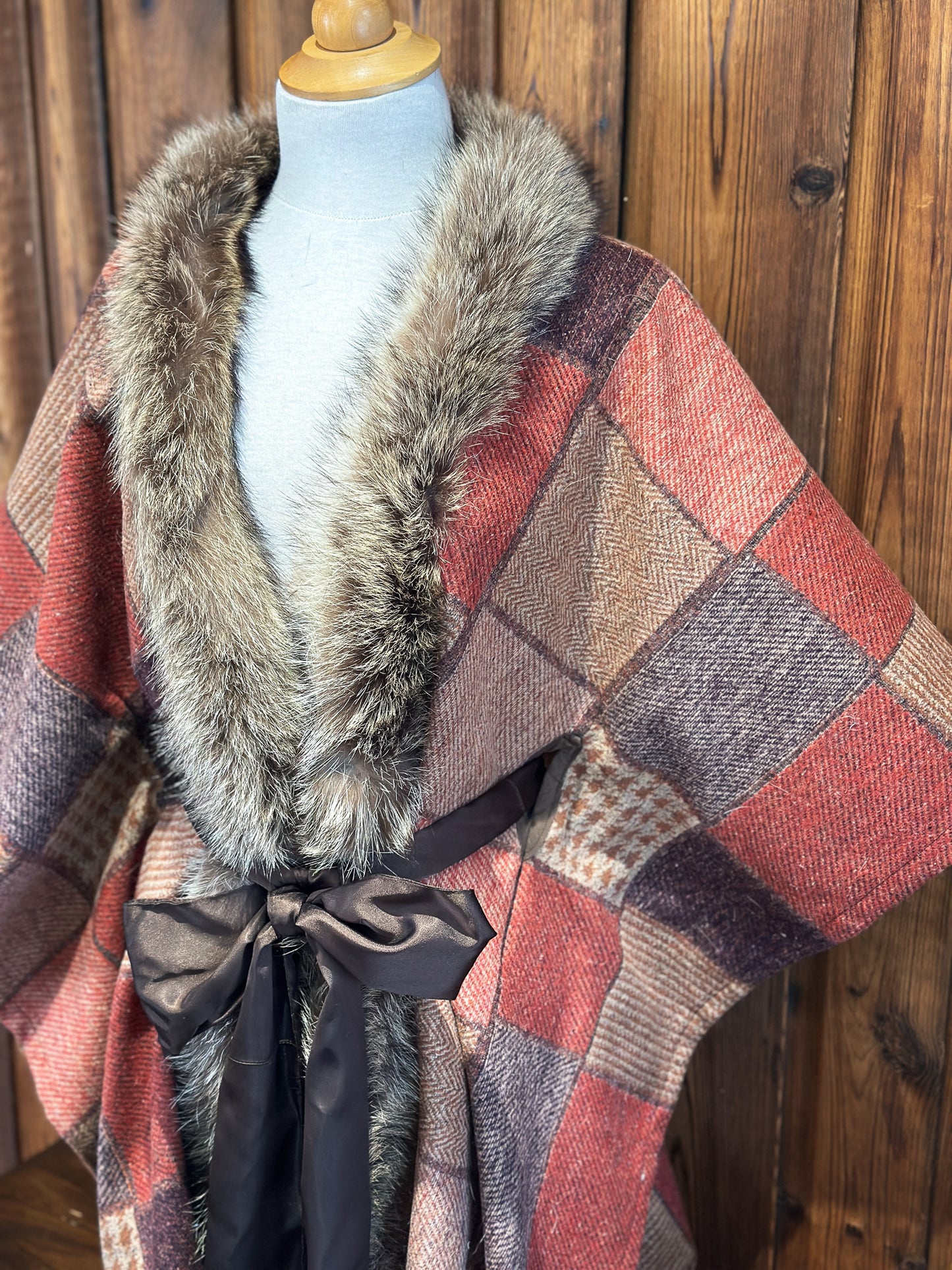 Châle-couverture avec fourrure recyclée