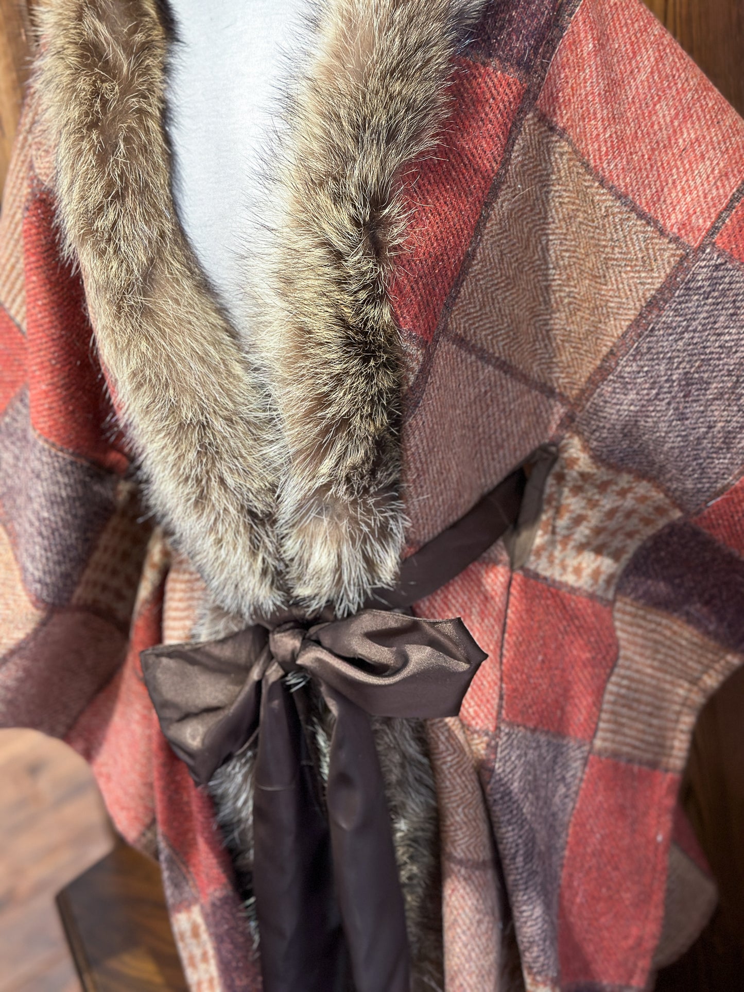 Châle-couverture avec fourrure recyclée