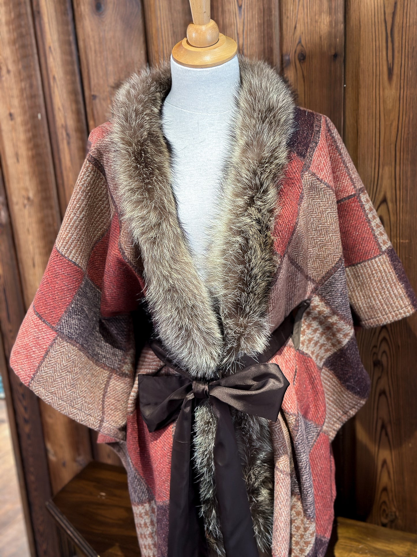 Châle-couverture avec fourrure recyclée