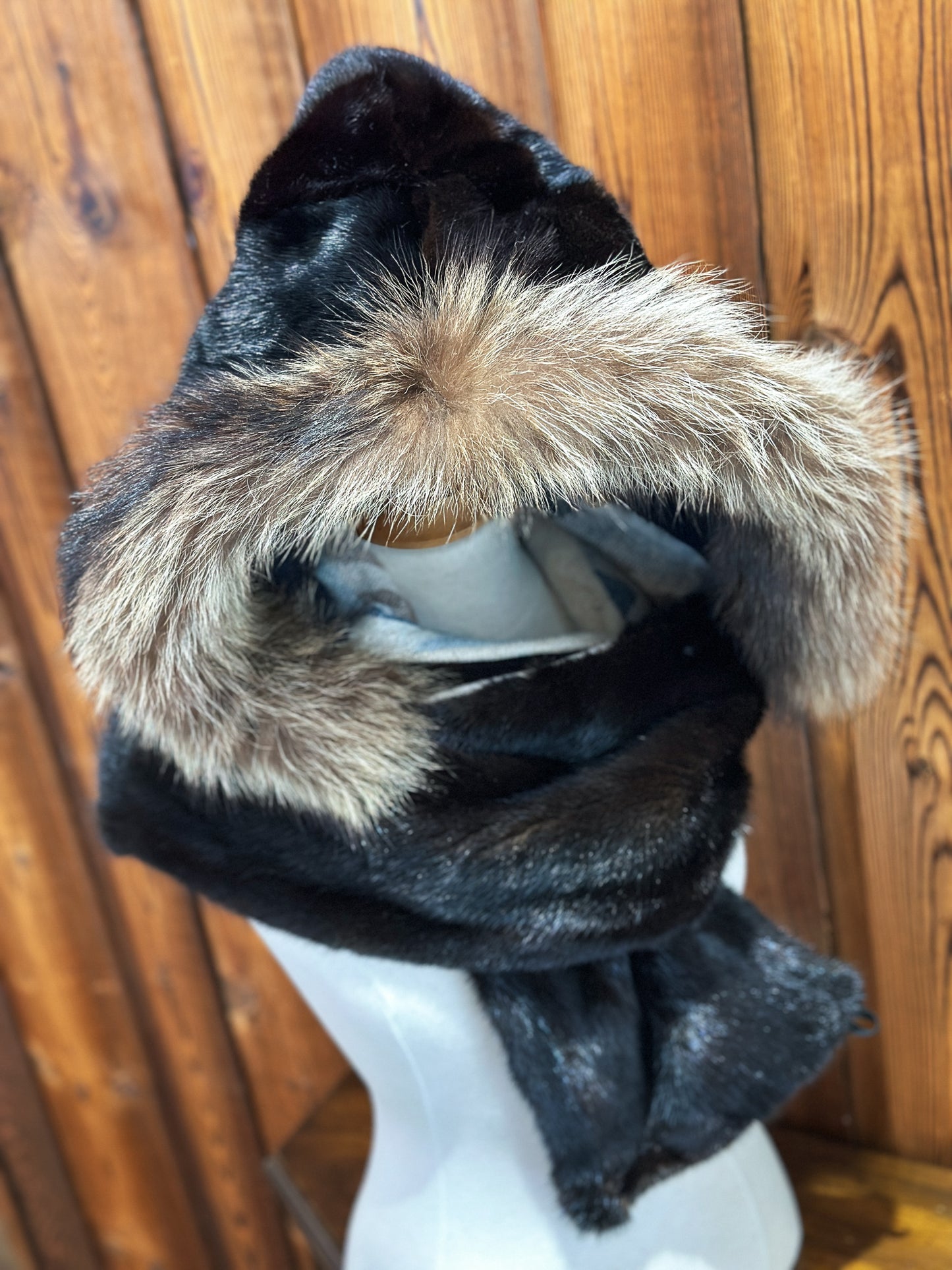 Foulard à capuchon amovible et réversible