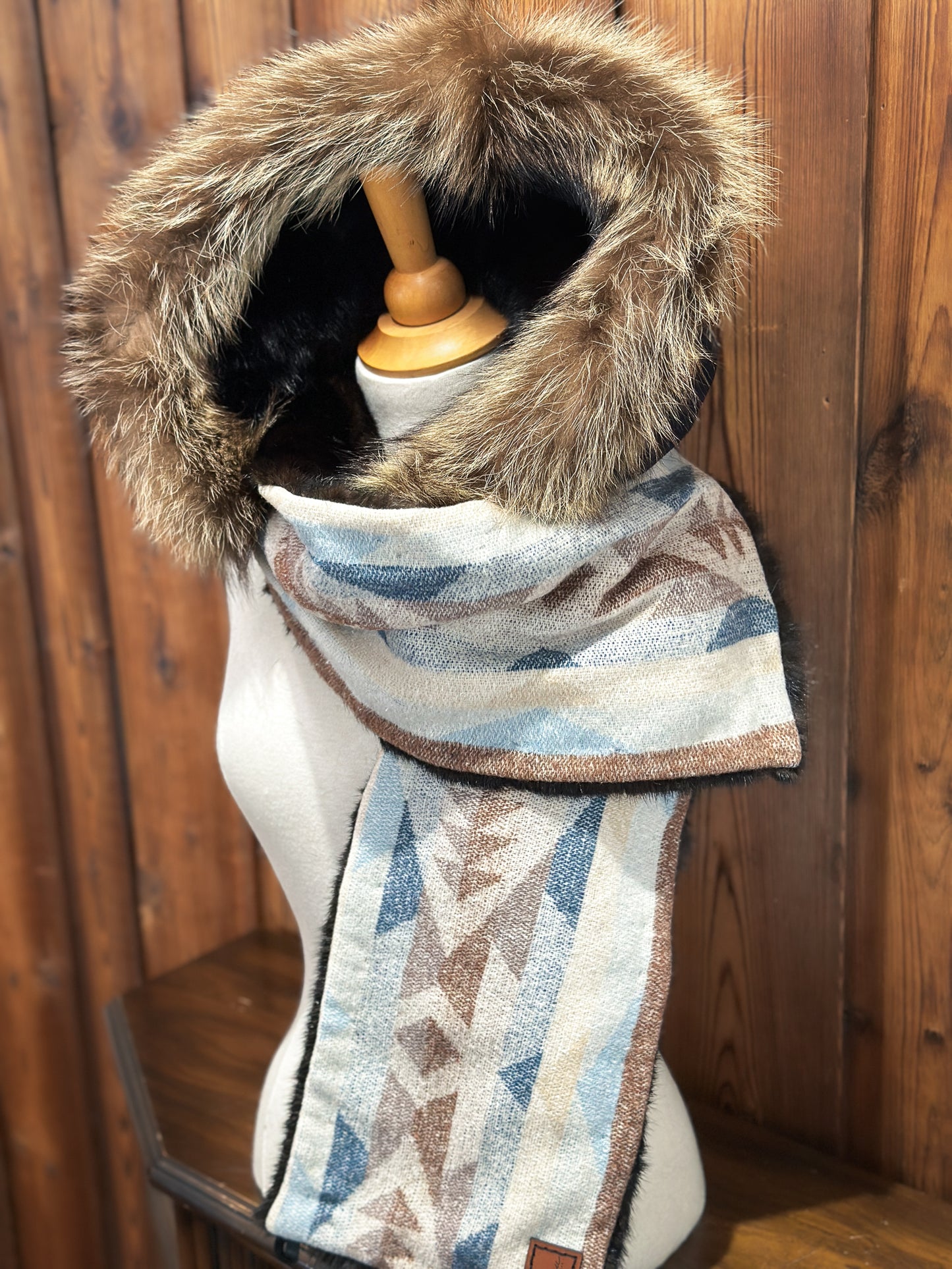 Foulard à capuchon amovible et réversible