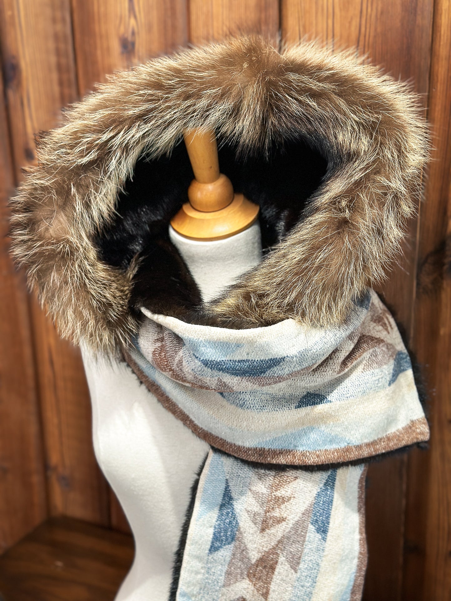 Foulard à capuchon amovible et réversible