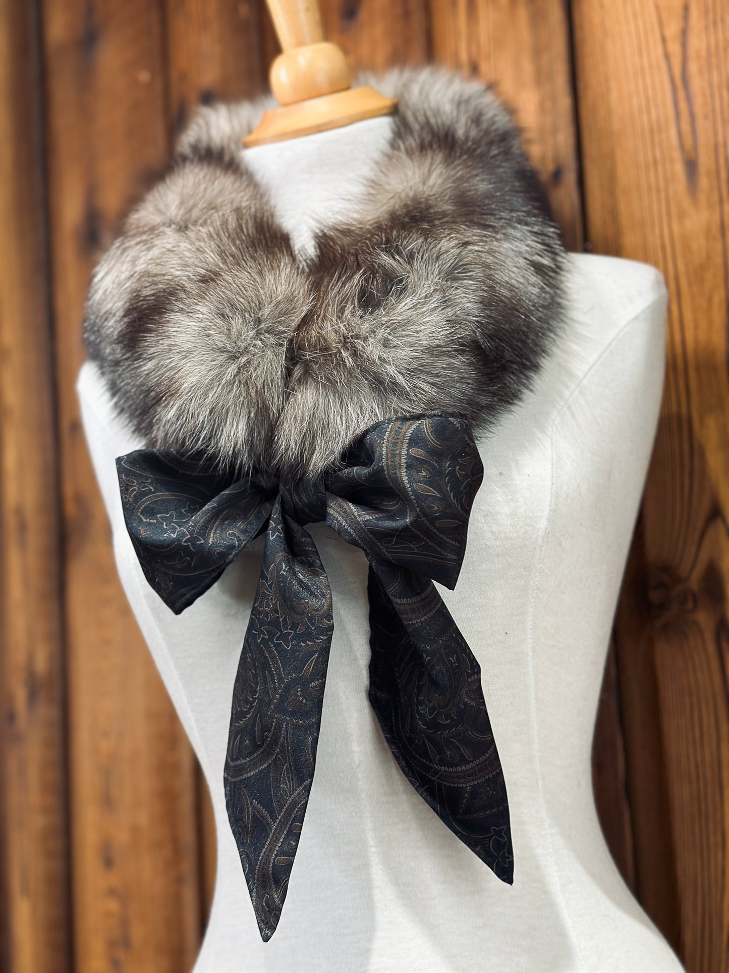 Foulard tout en fourrure avec boucle